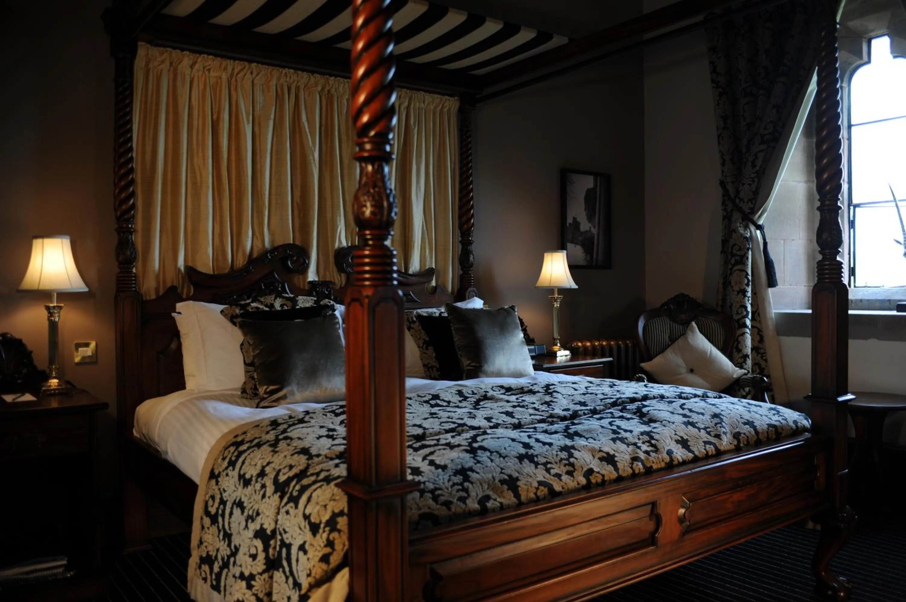 Bedroom, Bed in Peckforton Castle