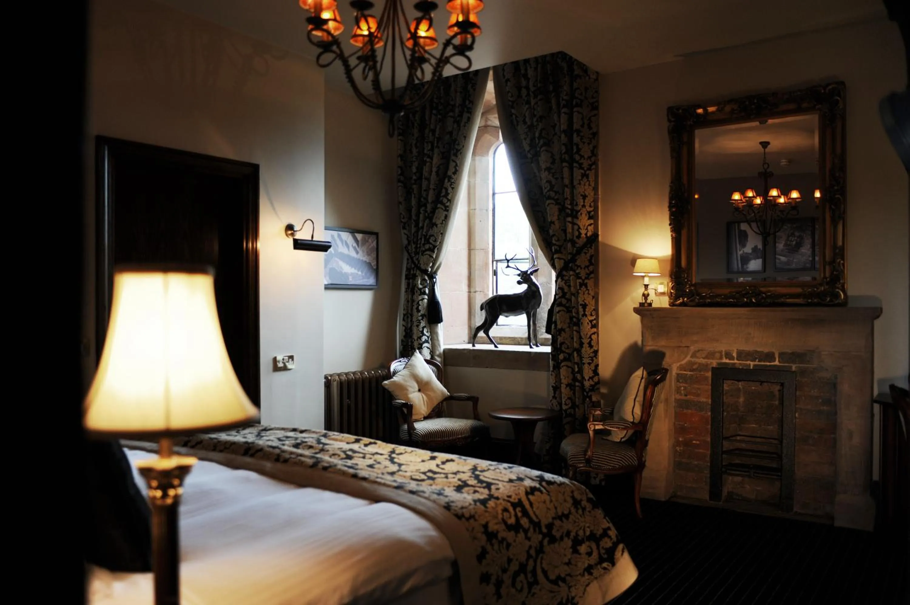 Bedroom, Bed in Peckforton Castle