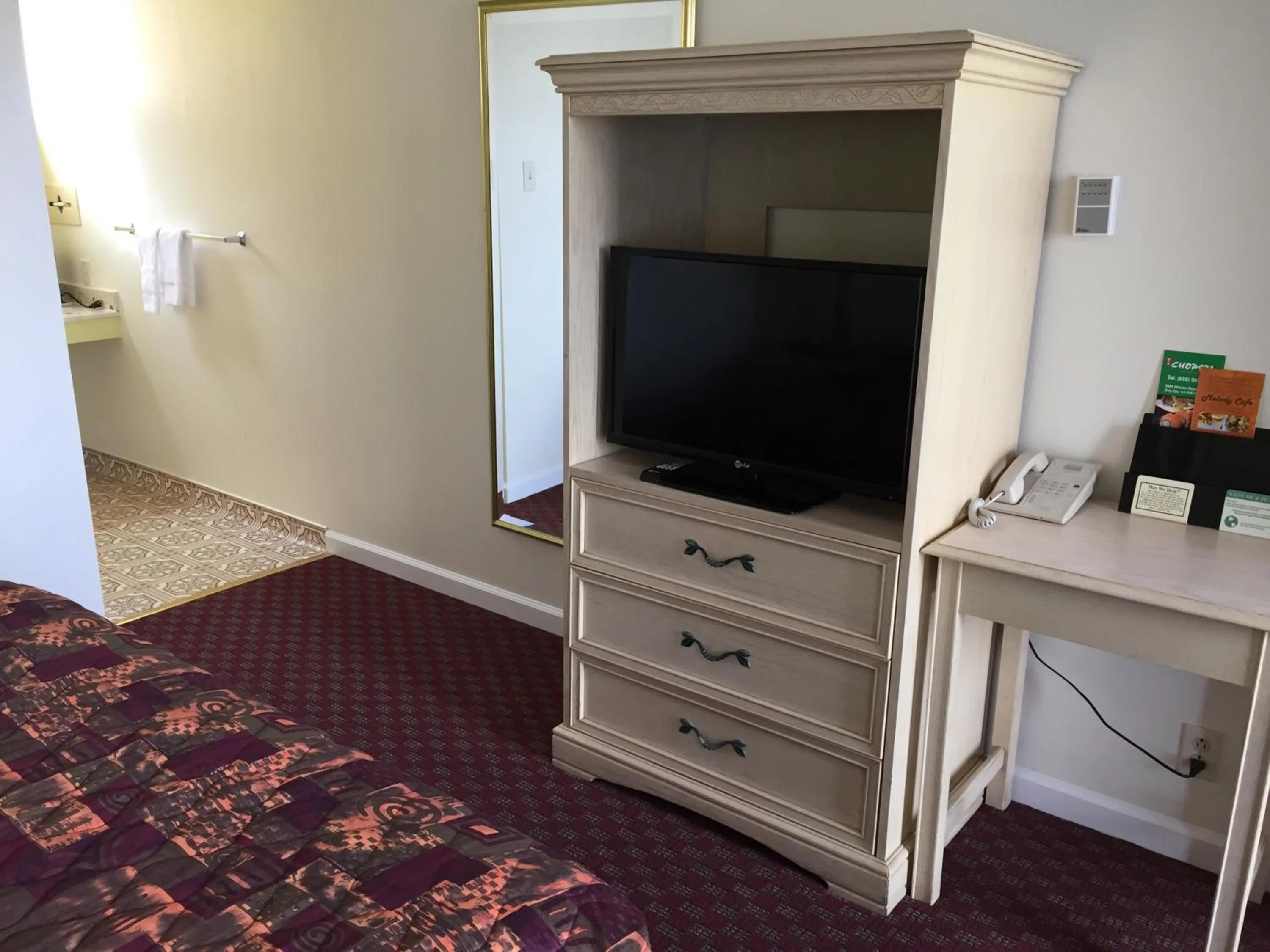 Photo of the whole room, TV/Entertainment Center in Mission Inn