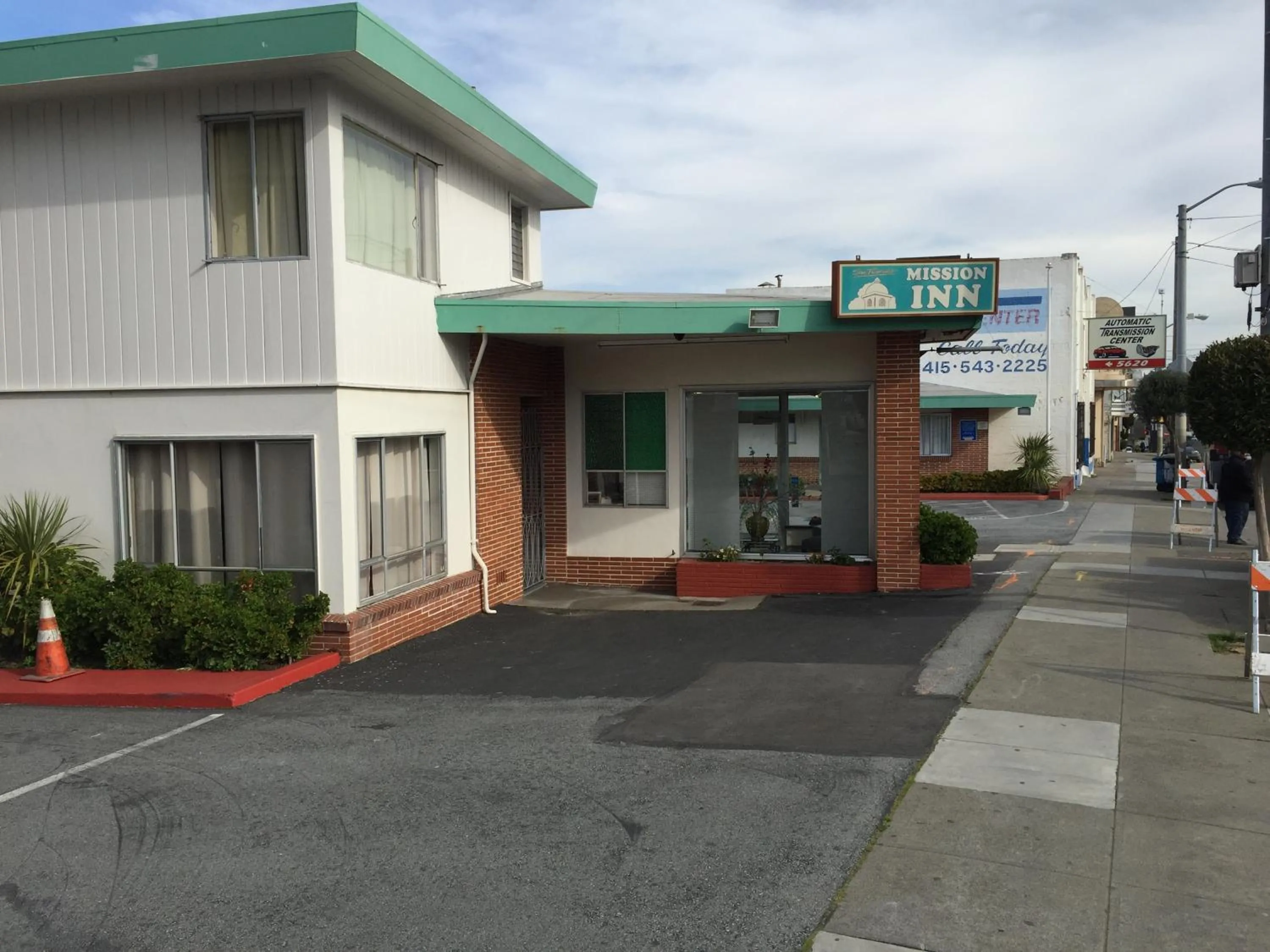 Facade/entrance in Mission Inn