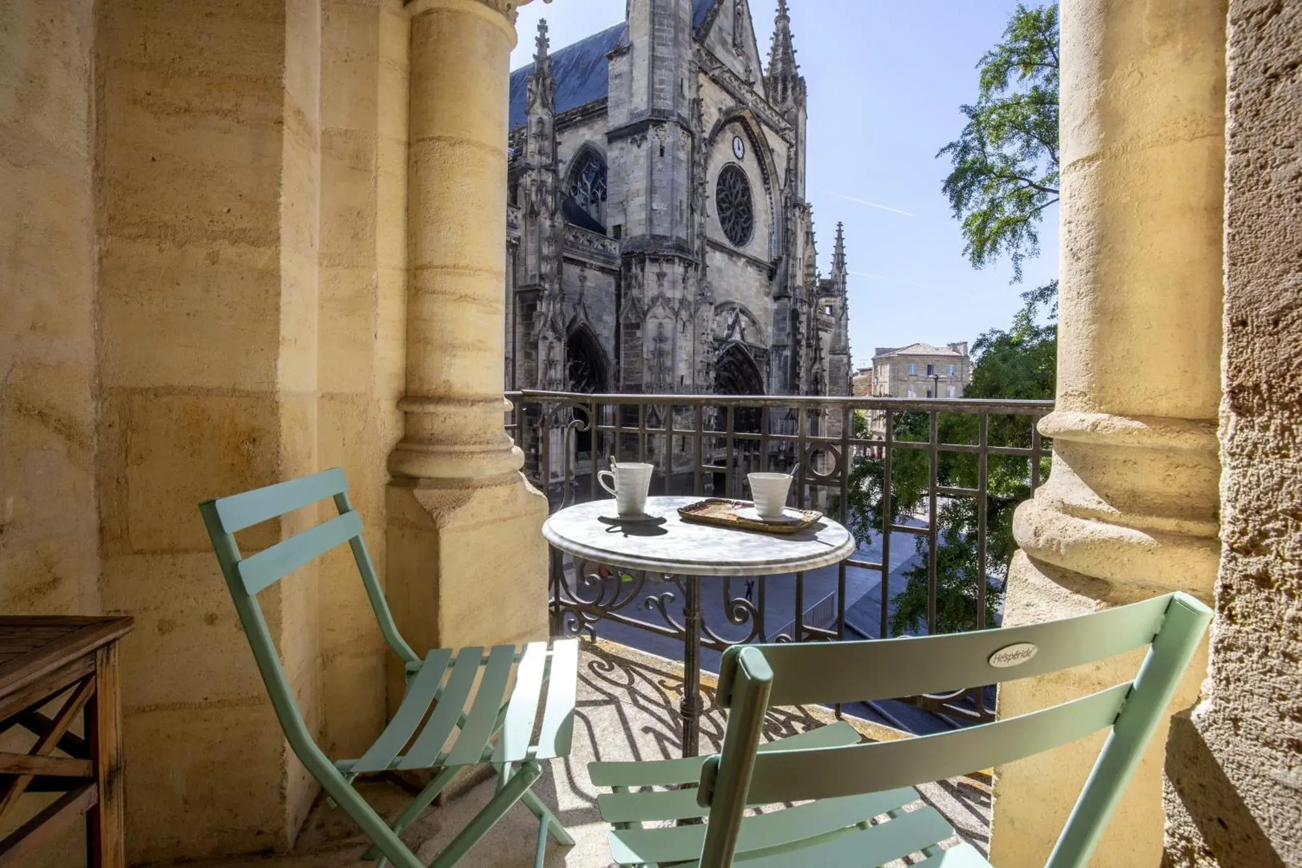 Centre historique, appartement climatisé avec terrasse Centre historique, appartement climatisé avec terrasse