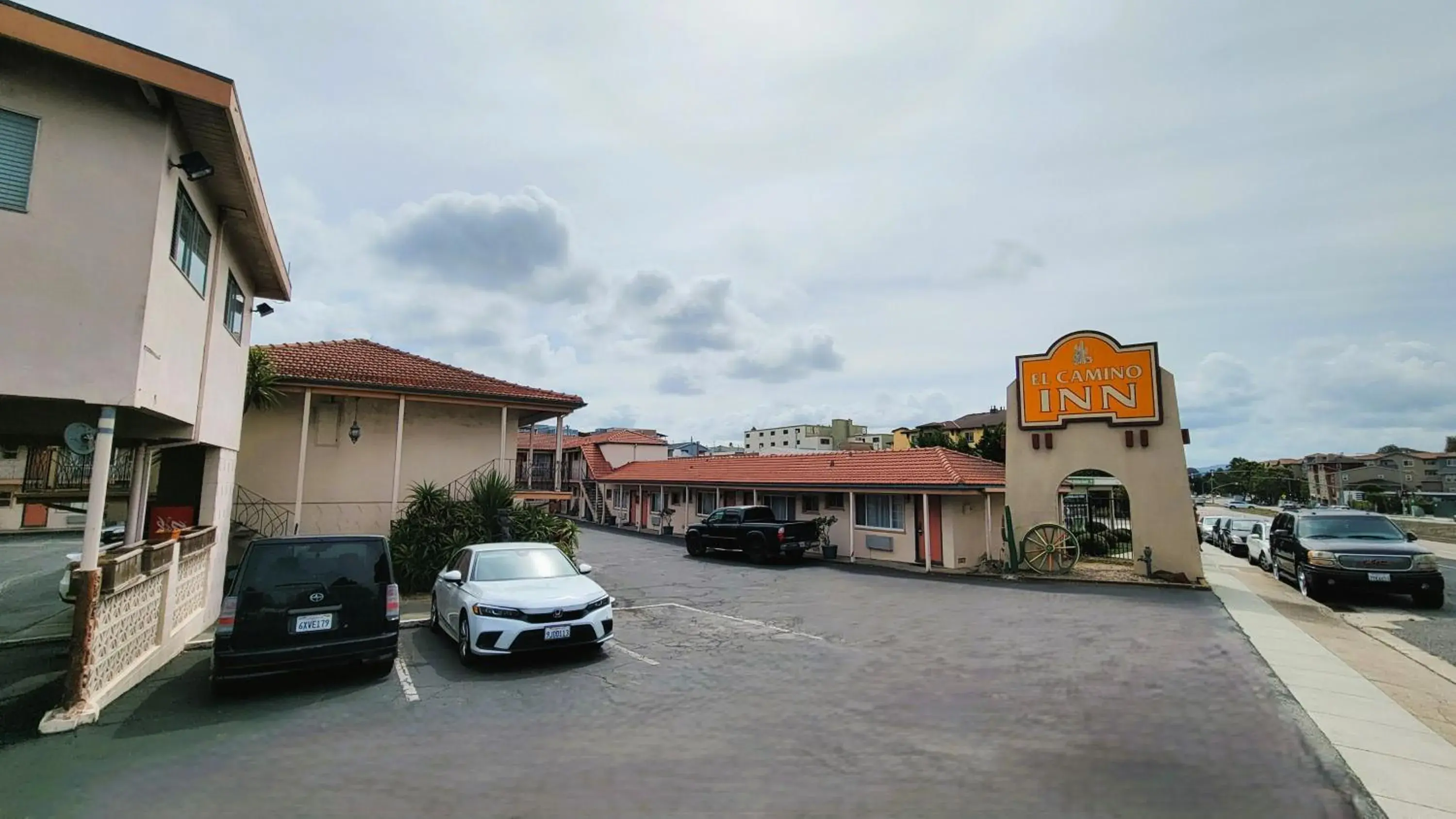 Facade/entrance in El Camino Inn Facade/entrance in El Camino Inn