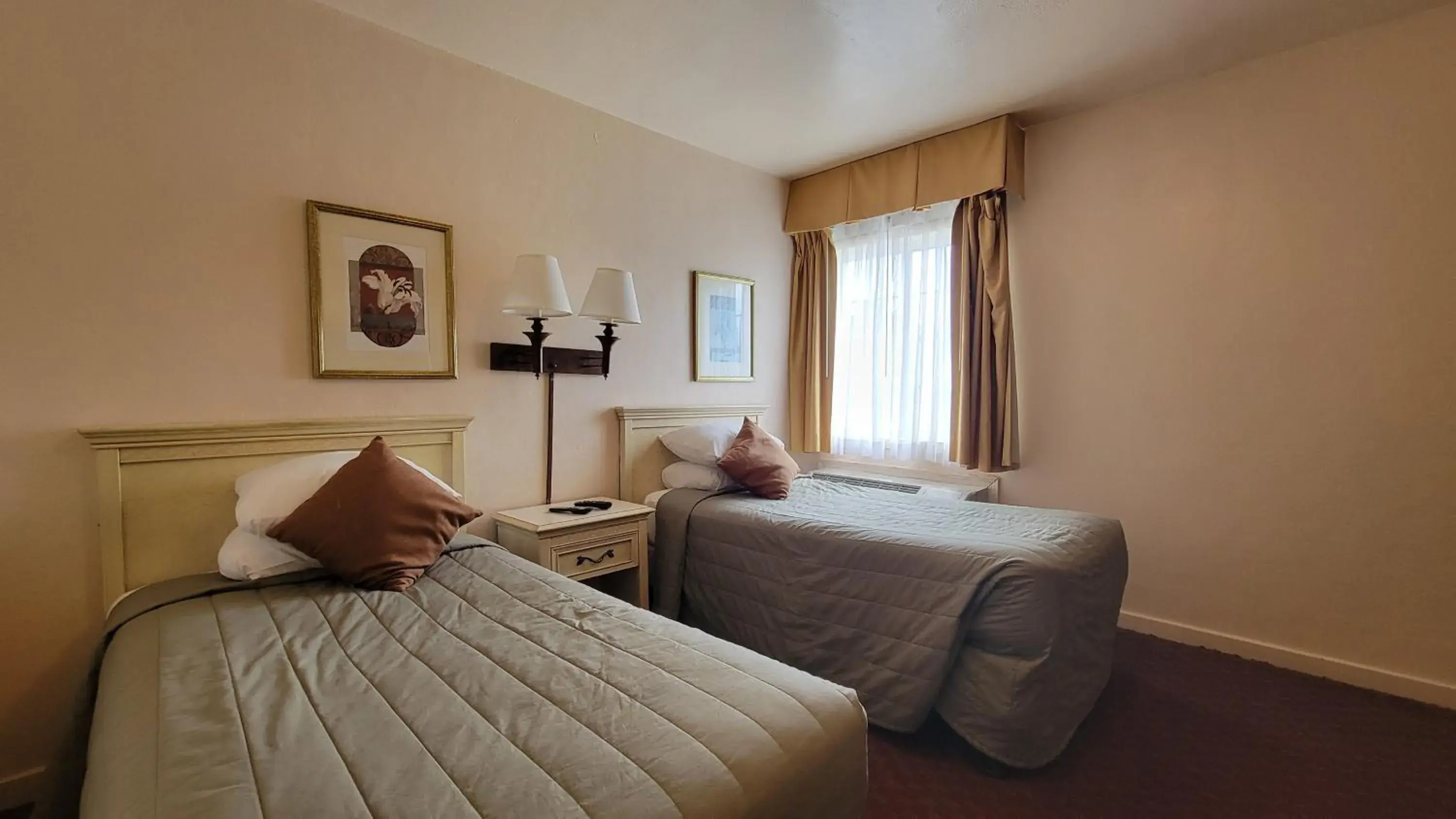 Bedroom, Bed in El Camino Inn Bedroom, Bed in El Camino Inn