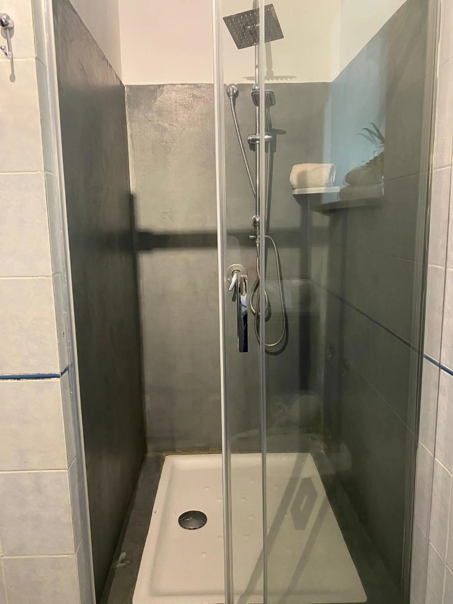 Shower in Oasi Del Fiumefreddo