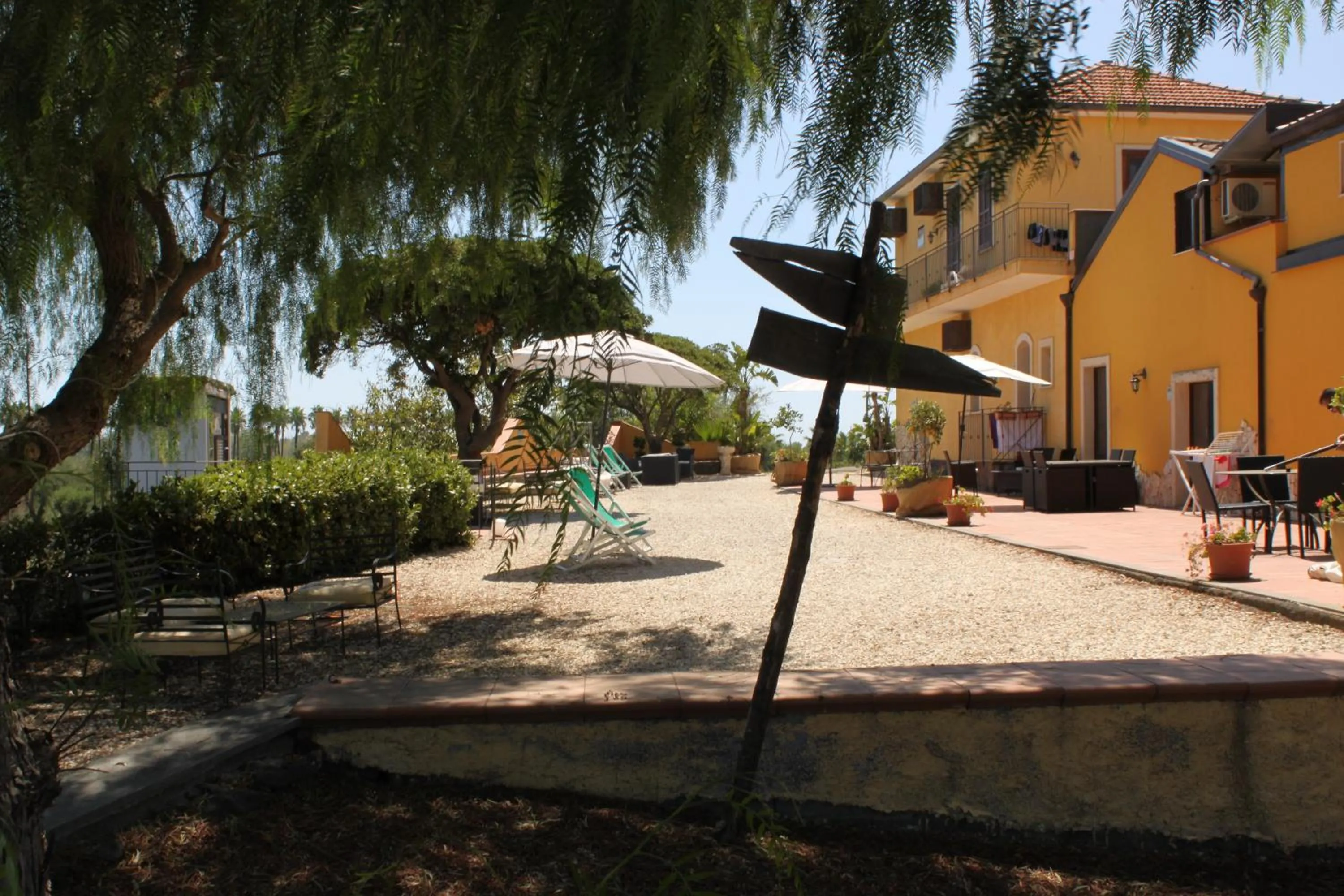 Garden view in Oasi Del Fiumefreddo