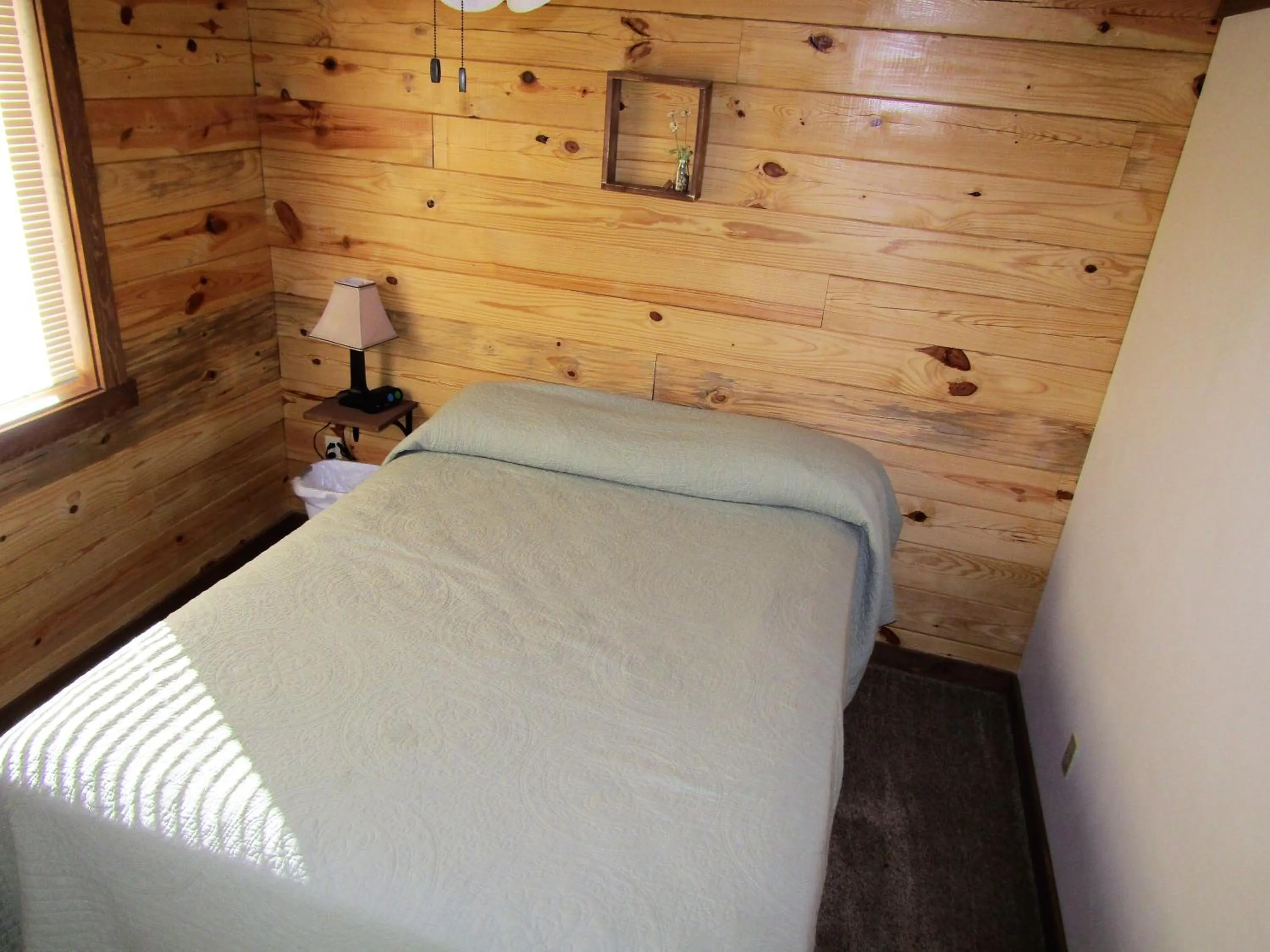 Bed in Freedom Ridge Cabins