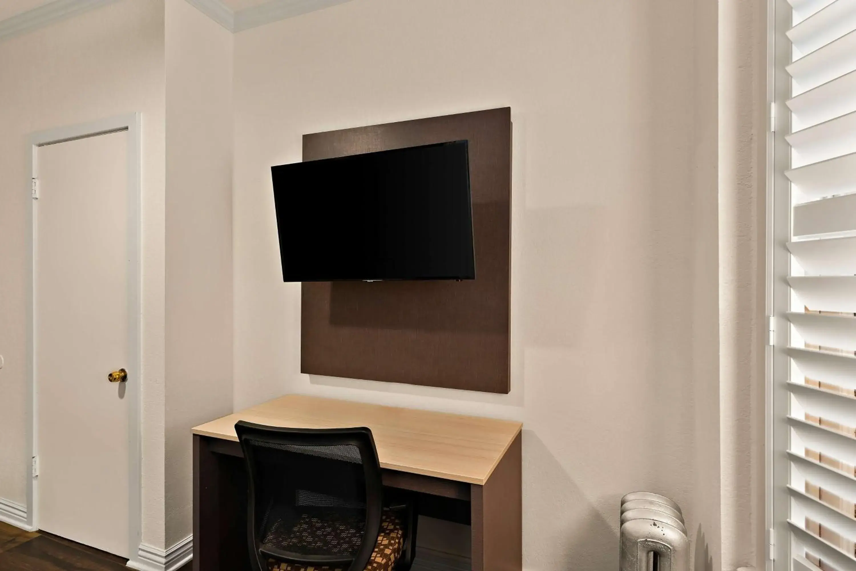 Bedroom in Mithila San Francisco - SureStay Collection by Best Western Bedroom in Mithila San Francisco - SureStay Collection by Best Western