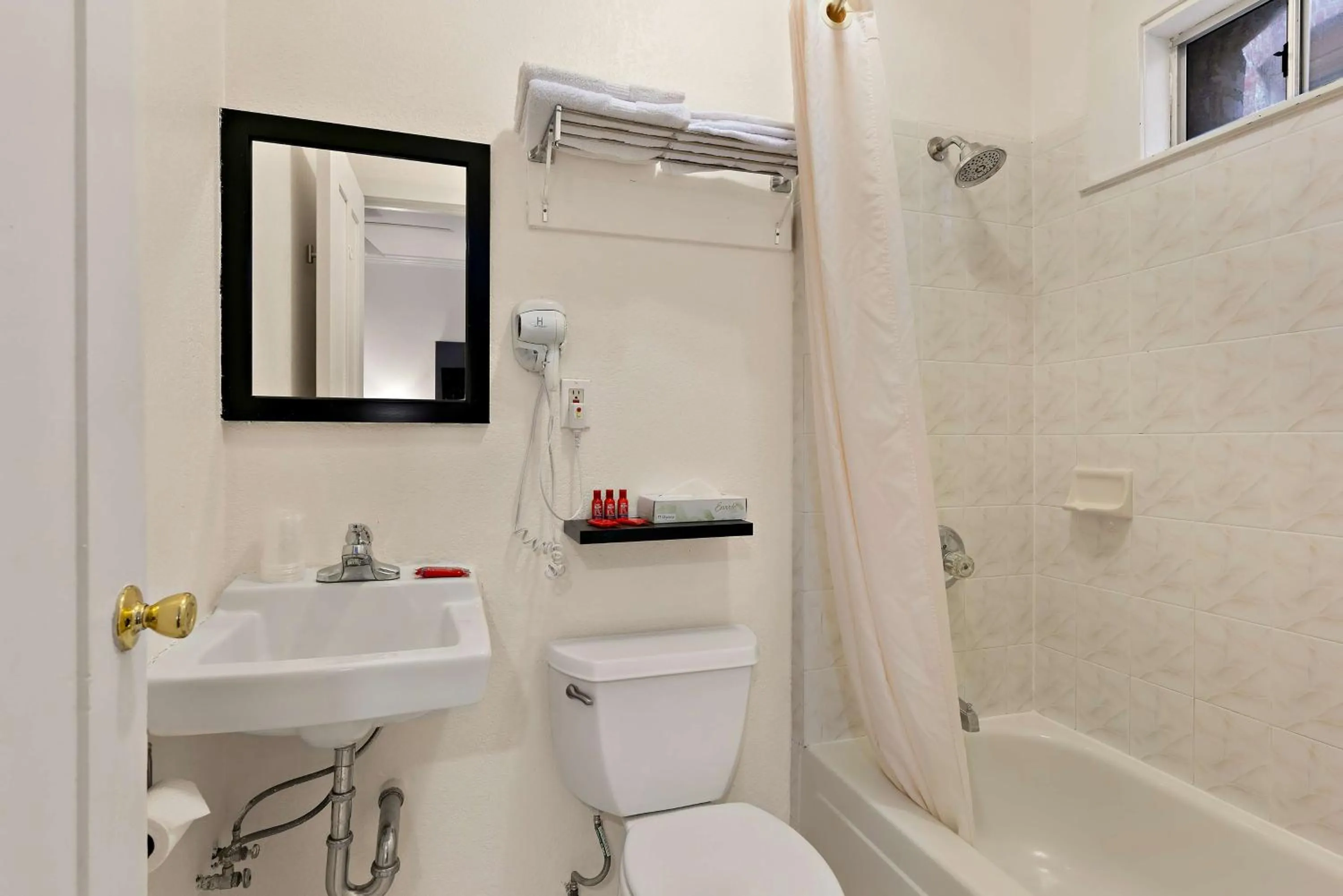 Bathroom in Mithila San Francisco - SureStay Collection by Best Western