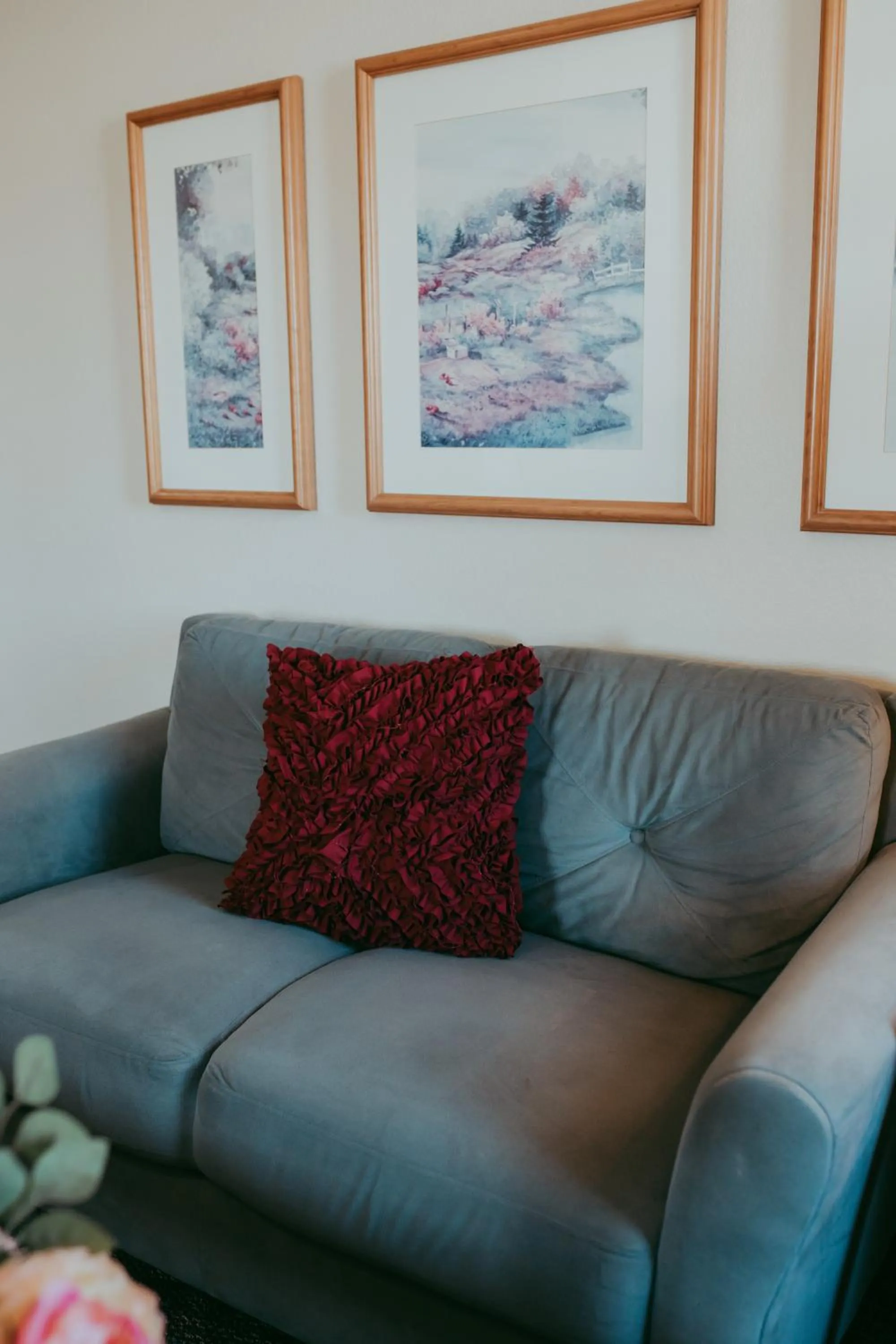 Living room in Carson City Plaza Hotel