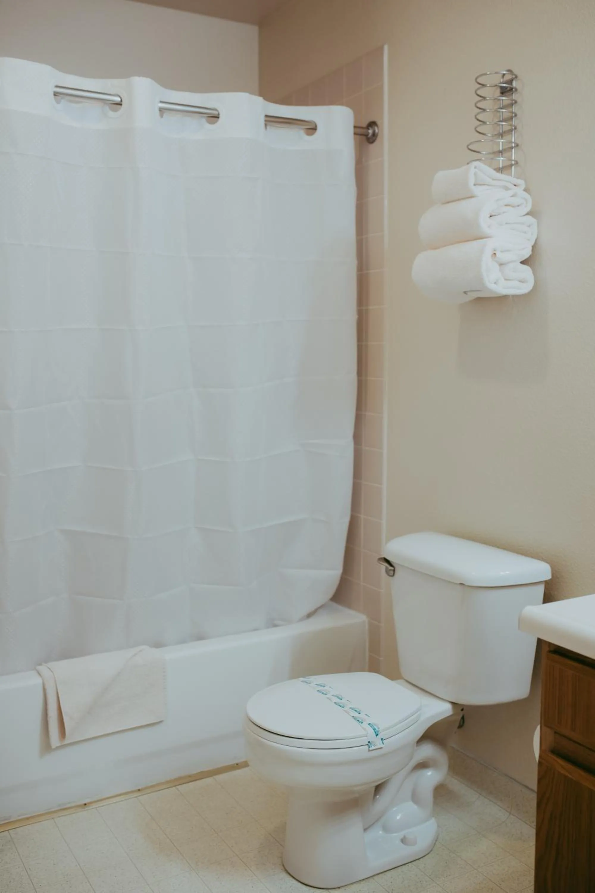 Bathroom in Carson City Plaza Hotel