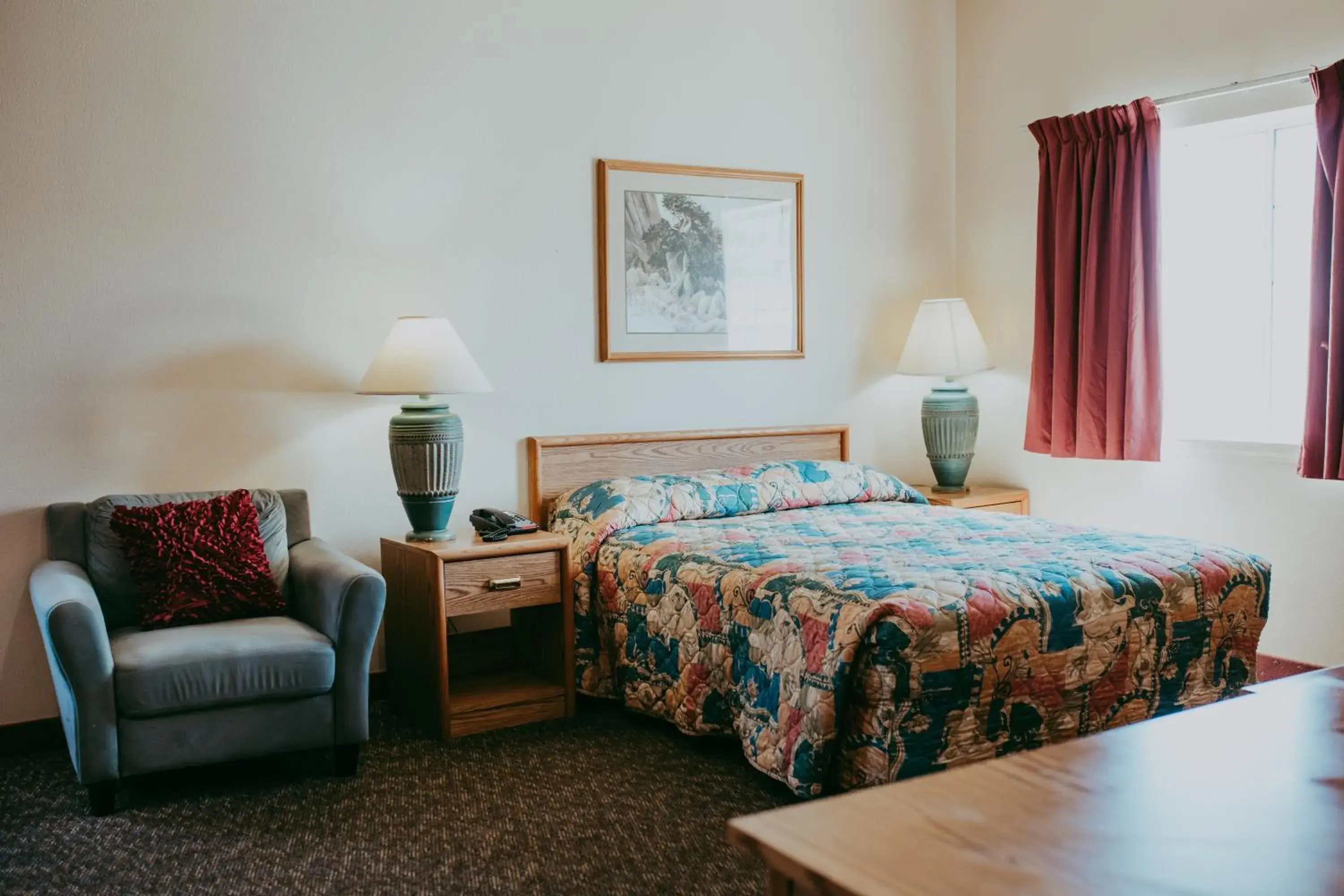 Deluxe Queen Room in Carson City Plaza Hotel Deluxe Queen Room in Carson City Plaza Hotel