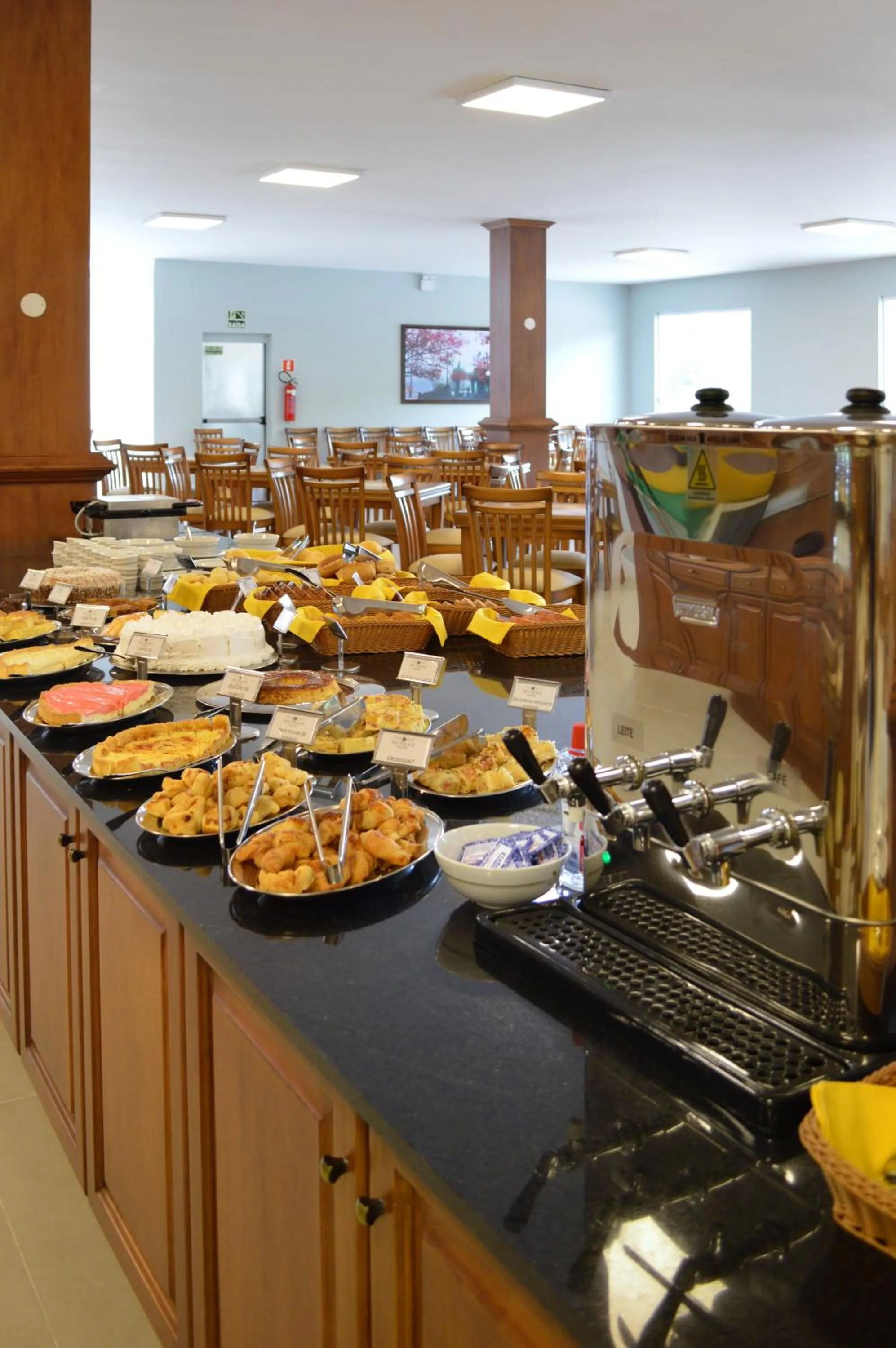 Restaurant/places to eat in Sky Palace Hotel