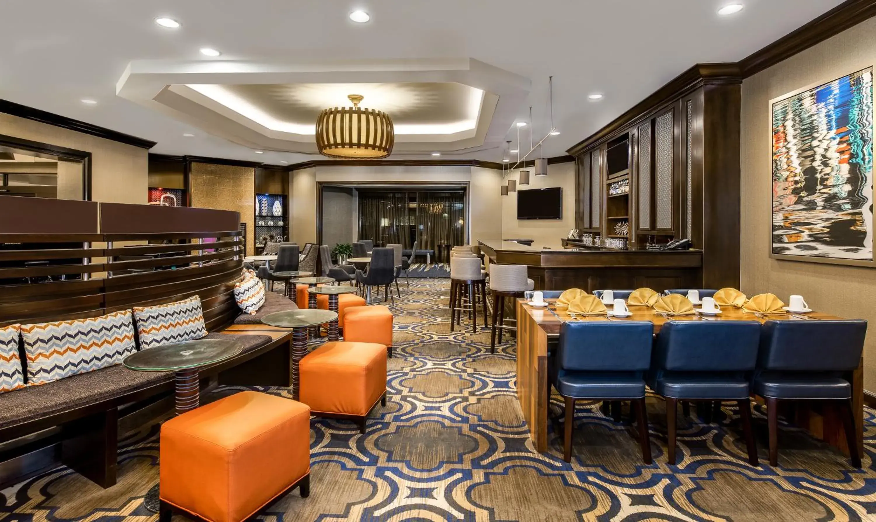 Lounge or bar in Crowne Plaza Annapolis by IHG Lounge or bar in Crowne Plaza Annapolis by IHG