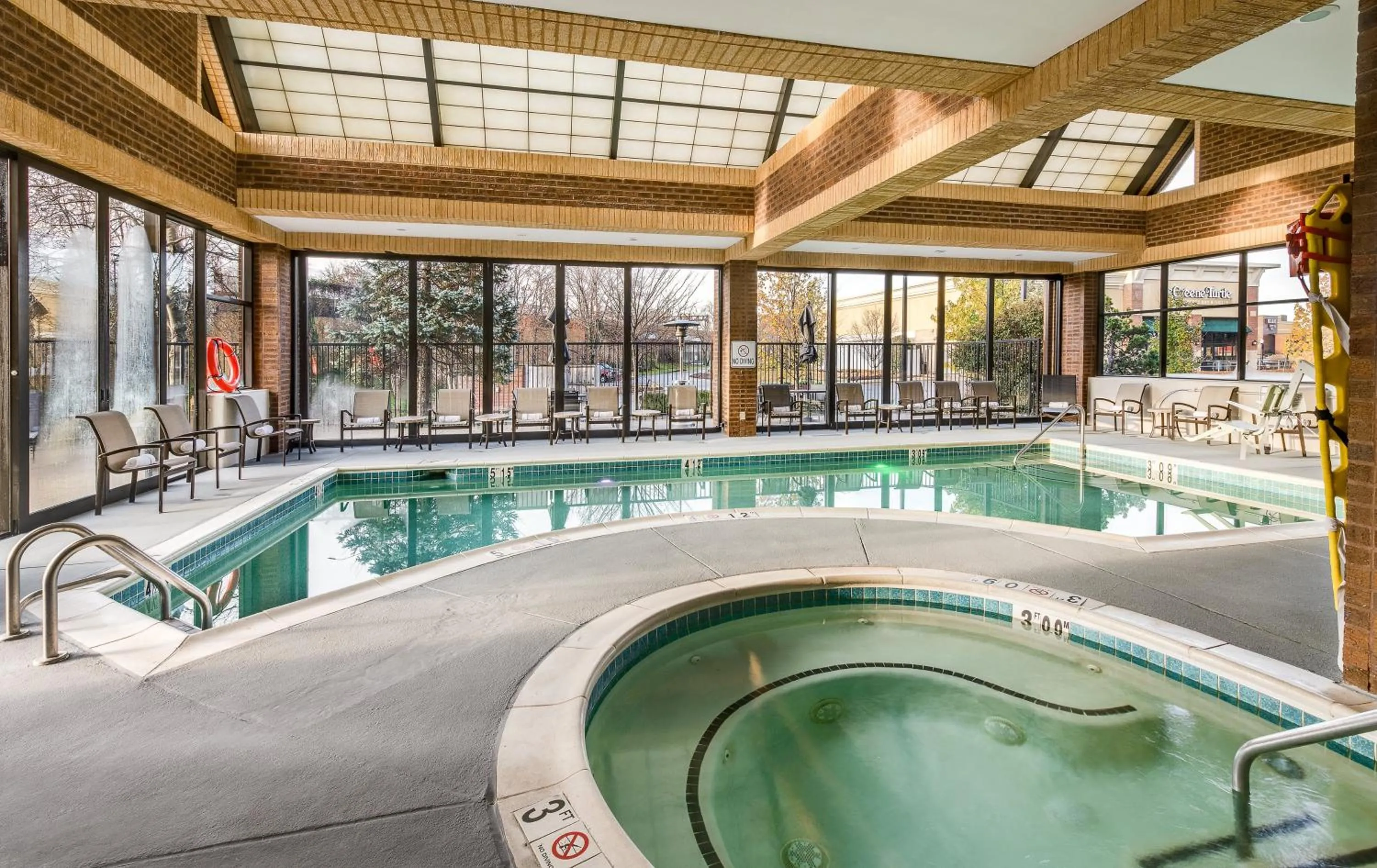 Swimming pool in Crowne Plaza Annapolis by IHG