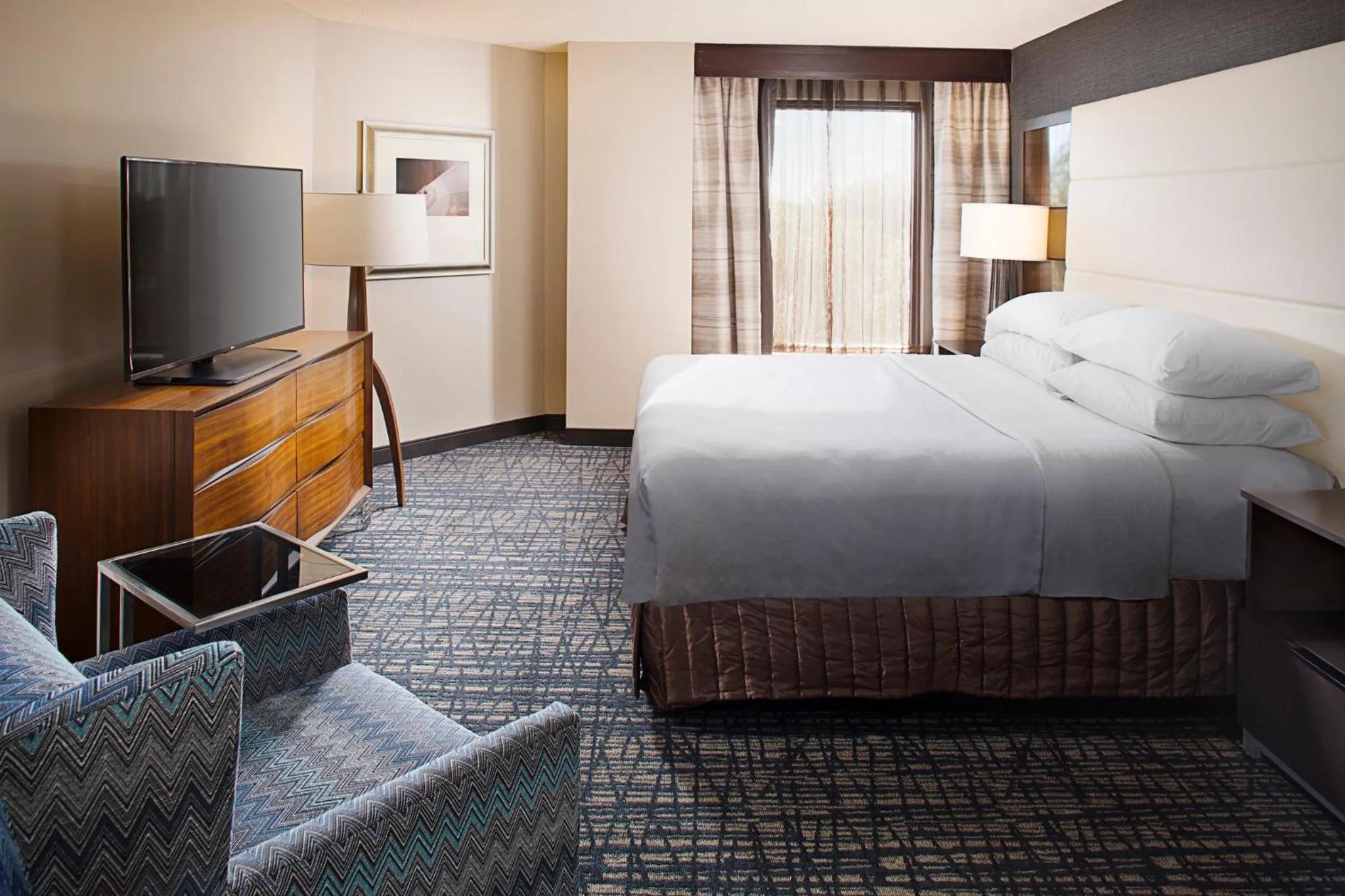Photo of the whole room, Bed in Crowne Plaza Annapolis by IHG