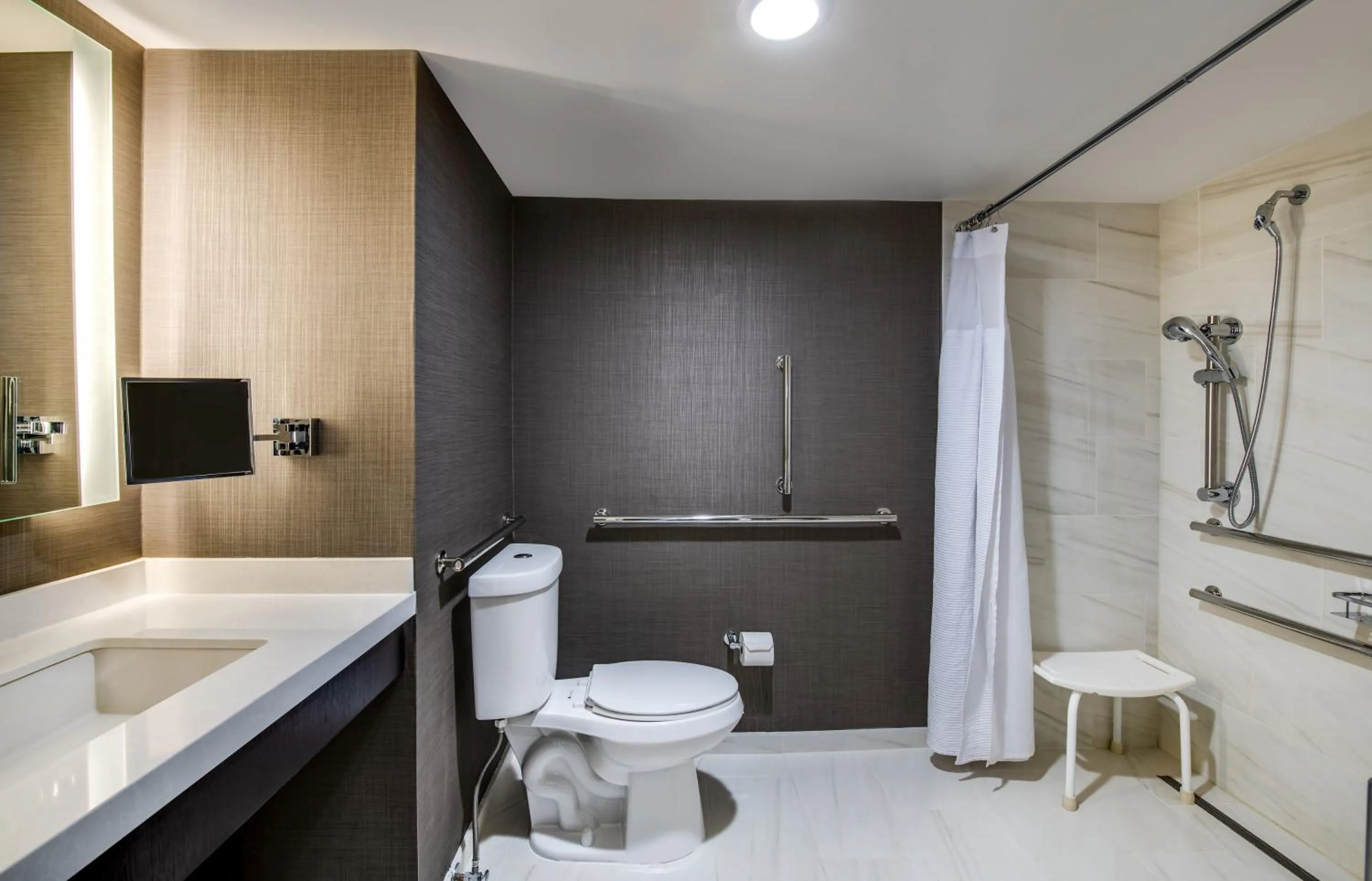 Bathroom in Crowne Plaza Annapolis by IHG