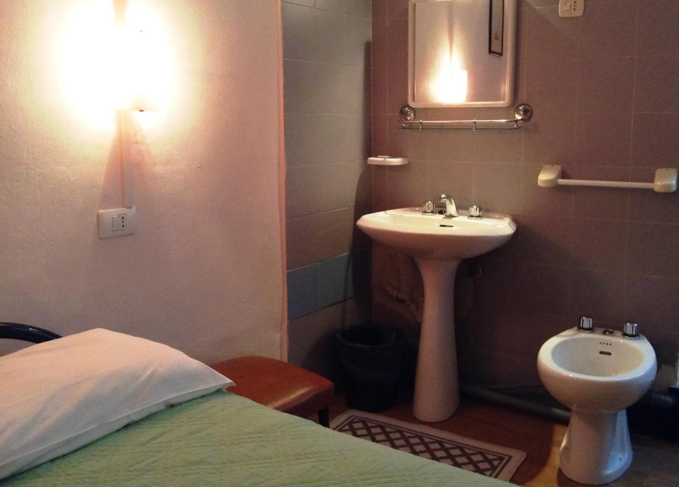 Bed, Bathroom in Hotel Bernheof