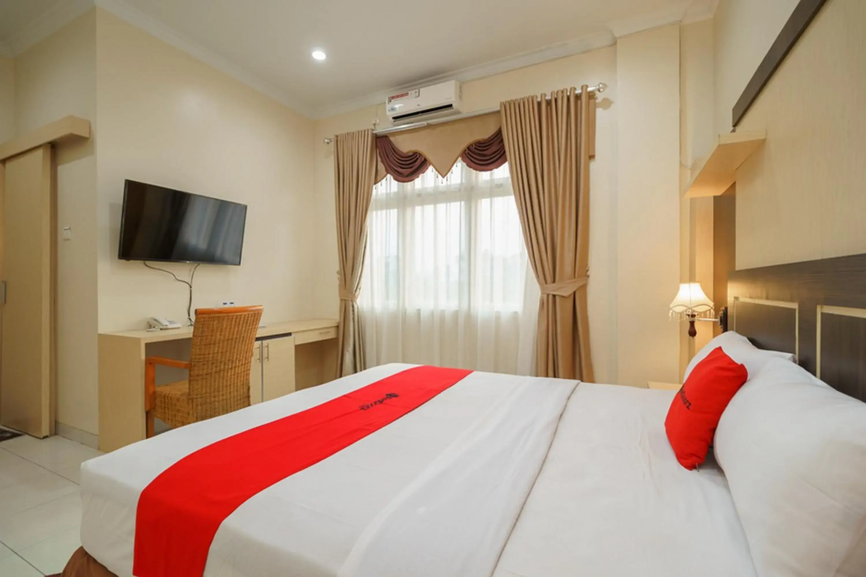Bed in RedDoorz Plus @ Hotel Sempurna Watervang Lubuk Linggau Bed in RedDoorz Plus @ Hotel Sempurna Watervang Lubuk Linggau