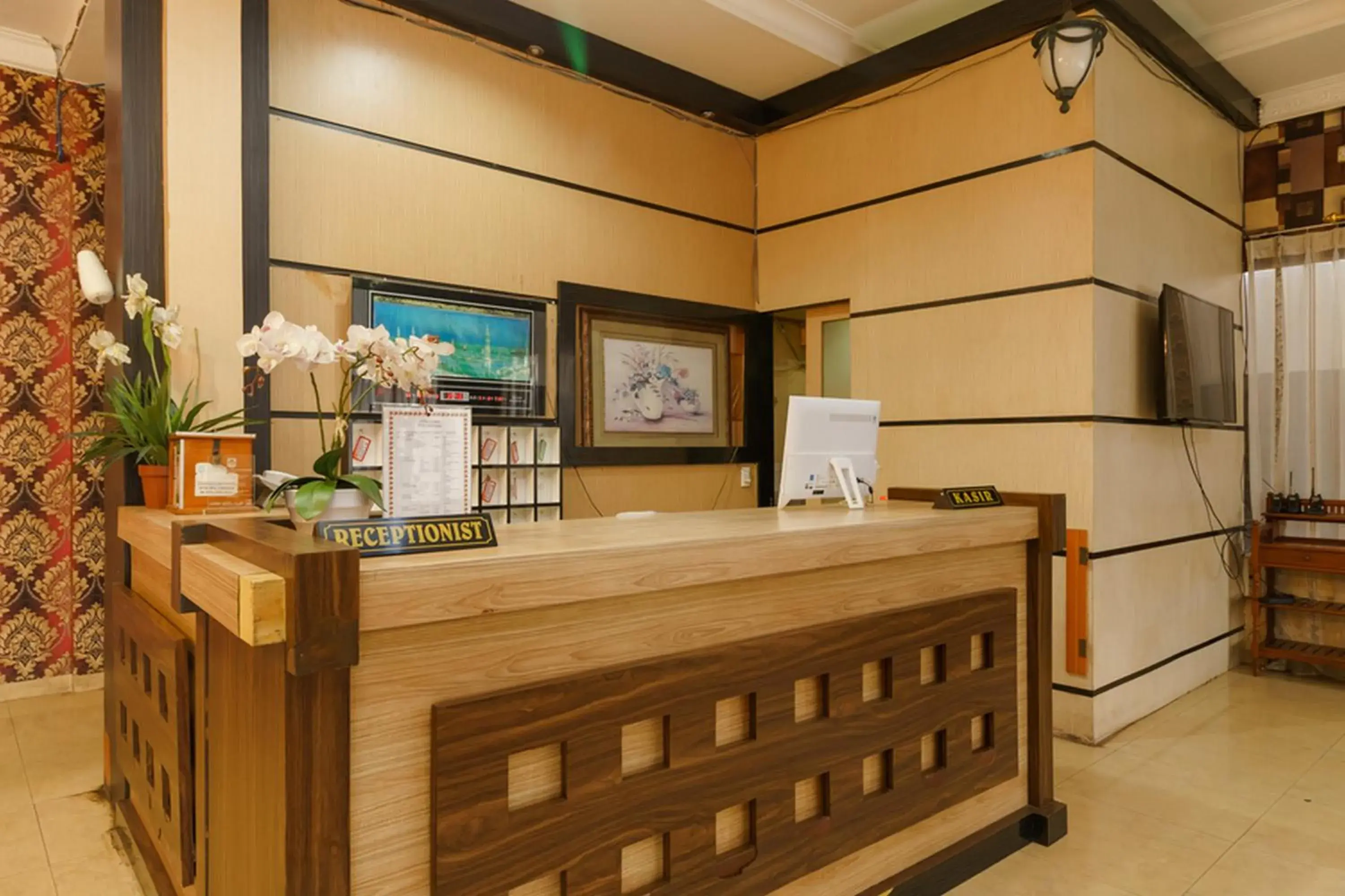 Lobby or reception in RedDoorz Plus @ Hotel Sempurna Watervang Lubuk Linggau Lobby or reception in RedDoorz Plus @ Hotel Sempurna Watervang Lubuk Linggau