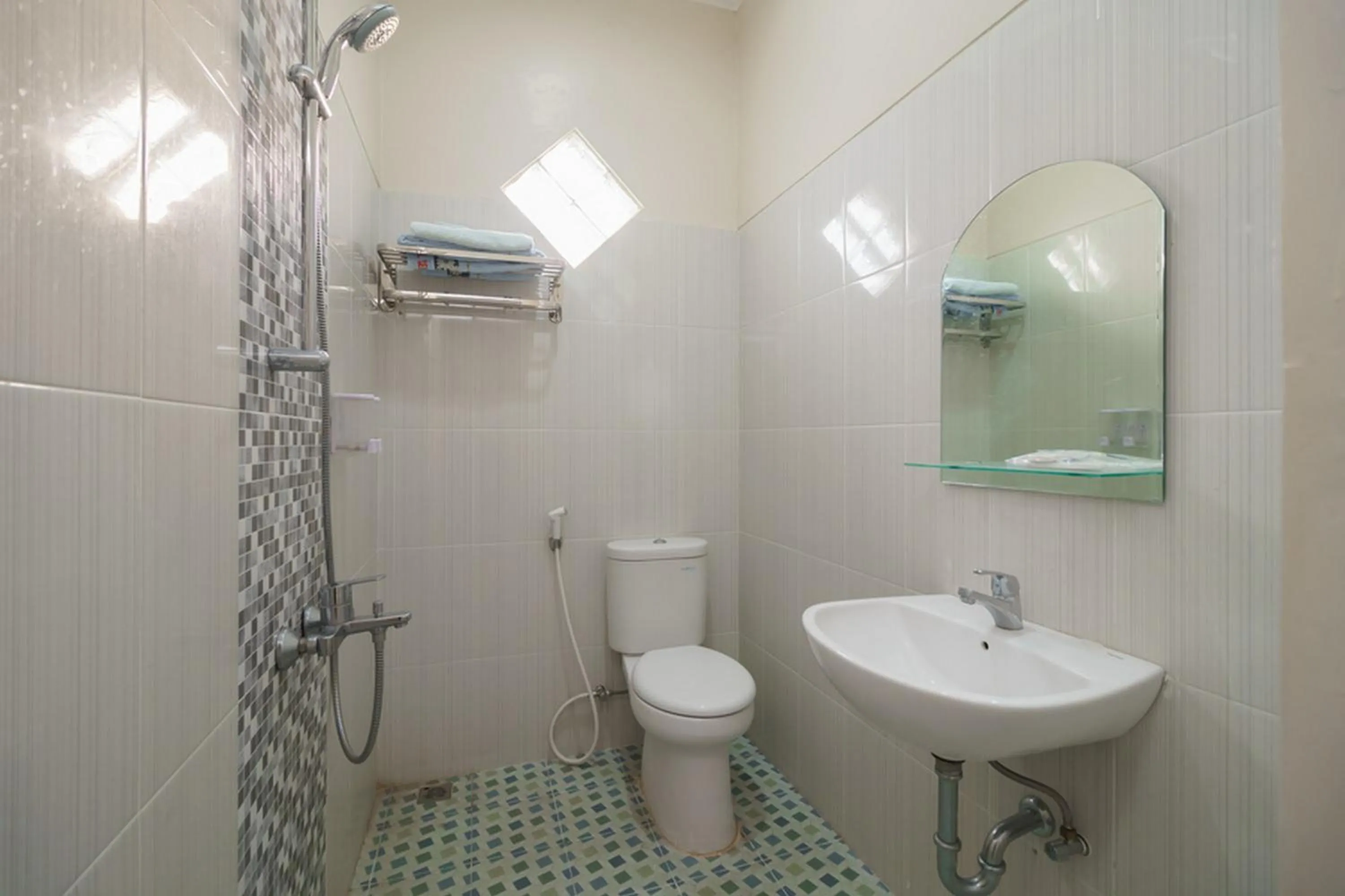 Bathroom in RedDoorz Plus @ Hotel Sempurna Watervang Lubuk Linggau