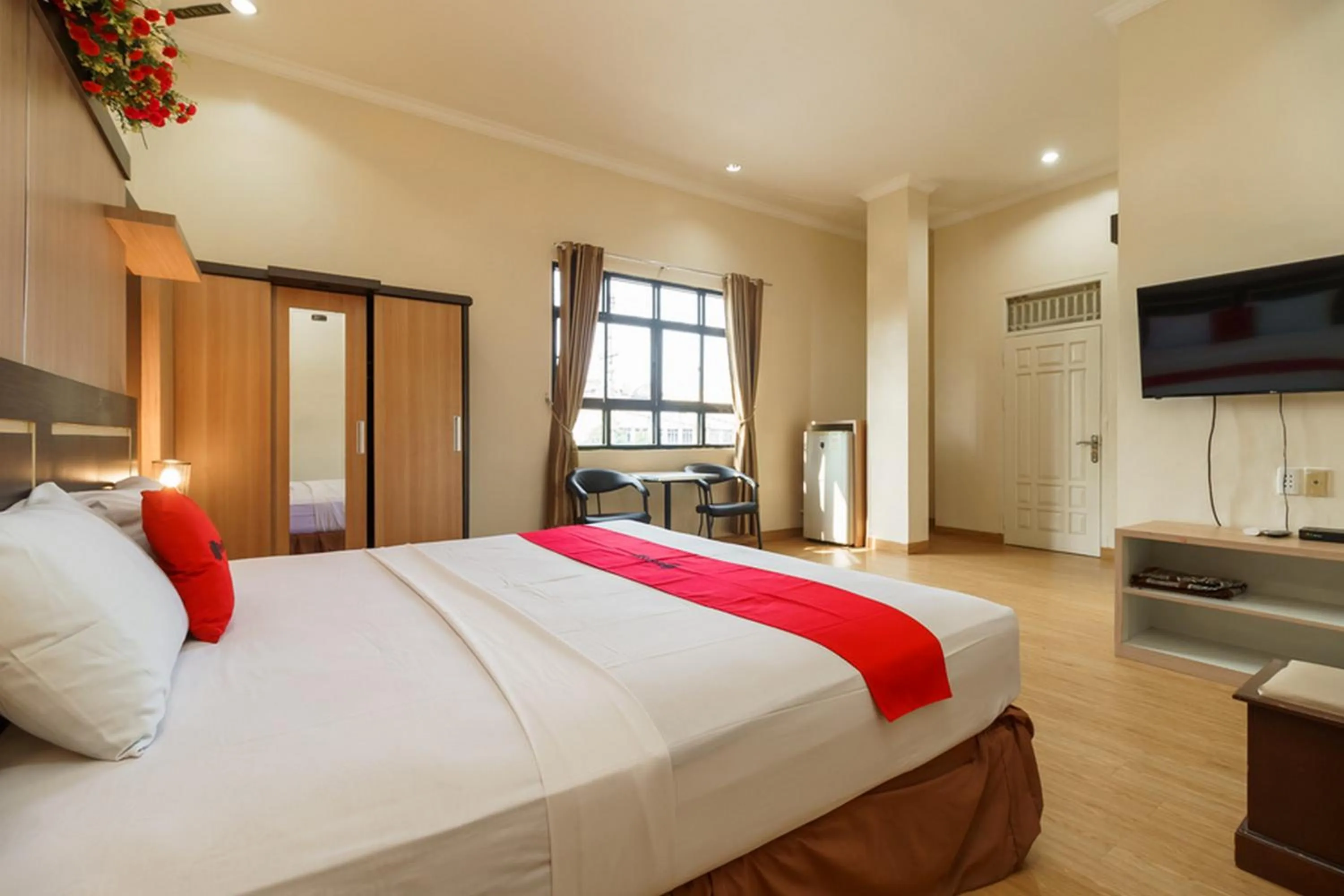 Bedroom, Bed in RedDoorz Plus @ Hotel Sempurna Watervang Lubuk Linggau