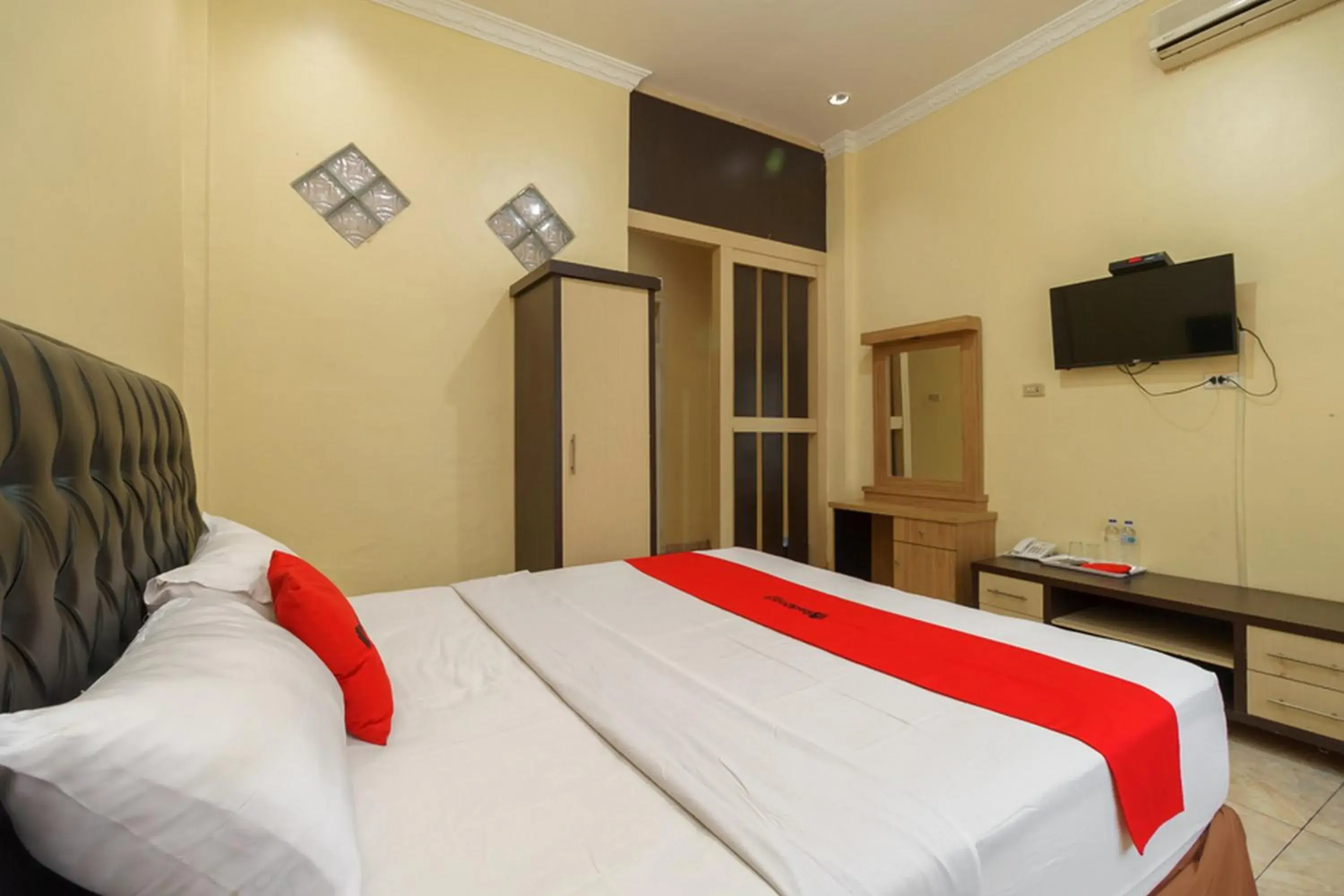Bed in RedDoorz Plus @ Hotel Sempurna Watervang Lubuk Linggau Bed in RedDoorz Plus @ Hotel Sempurna Watervang Lubuk Linggau