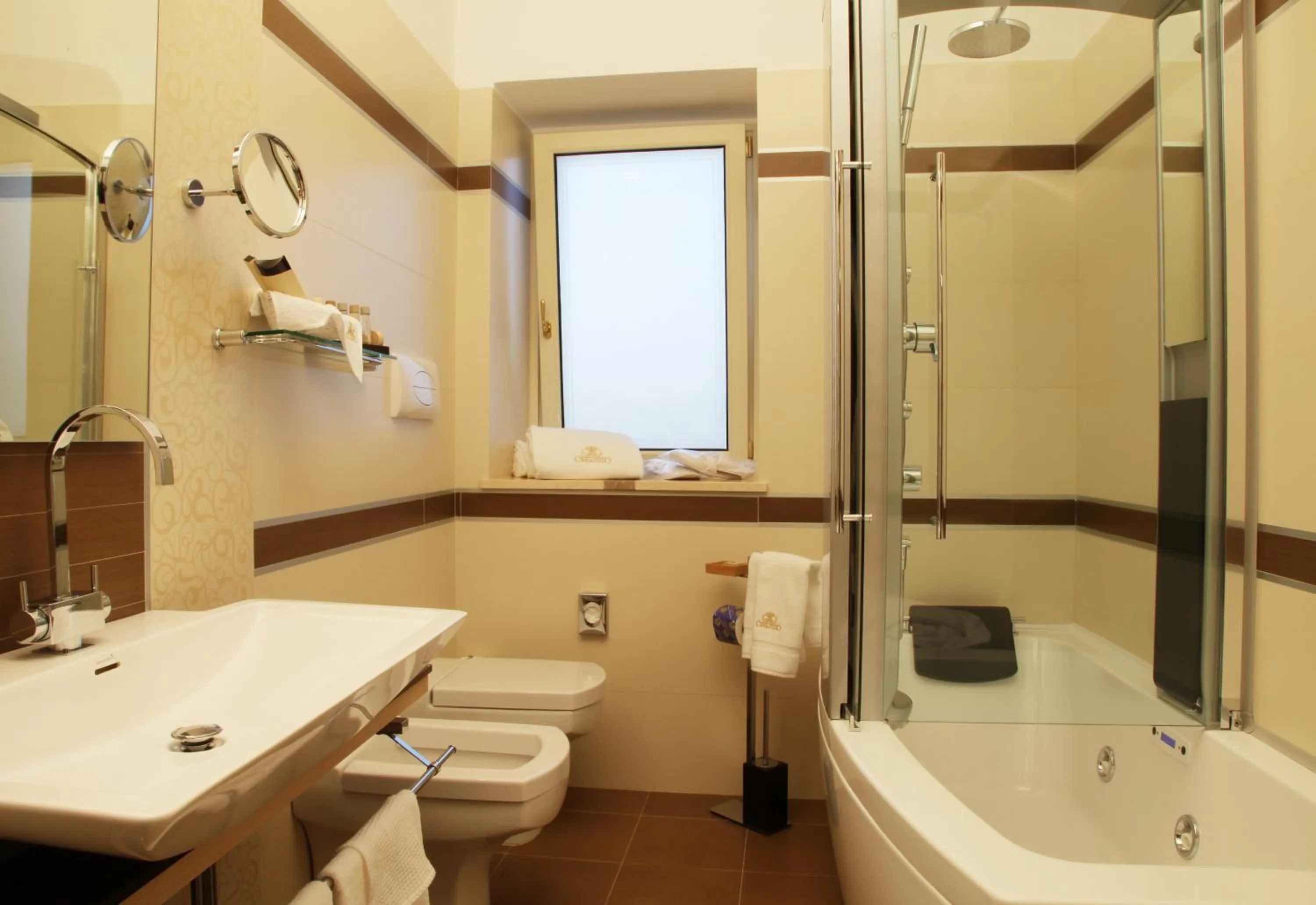 Bathroom in Hotel Cenacolo