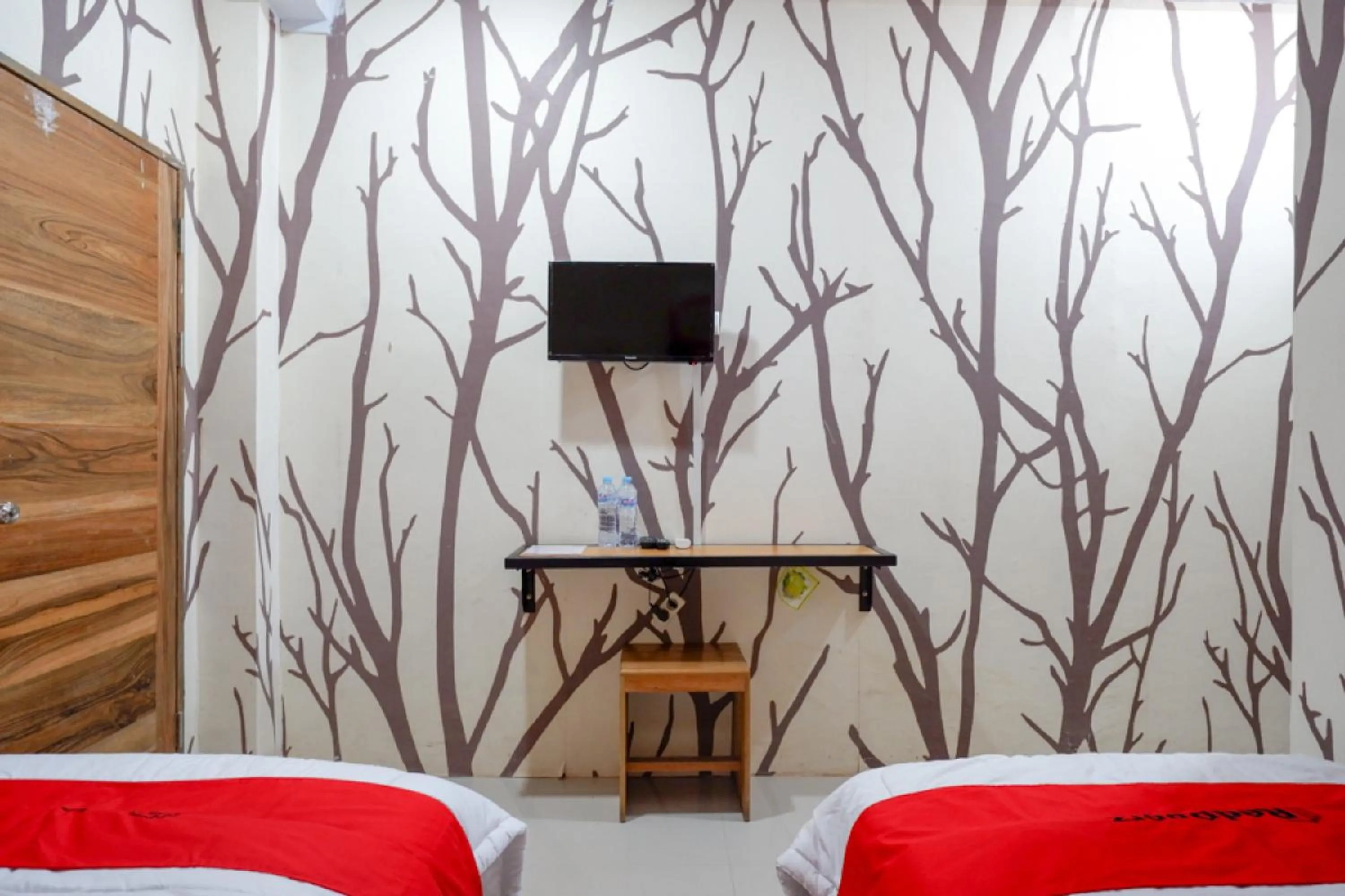 Bedroom, Bed in RedDoorz Syariah near Universitas Negeri Gorontalo 2