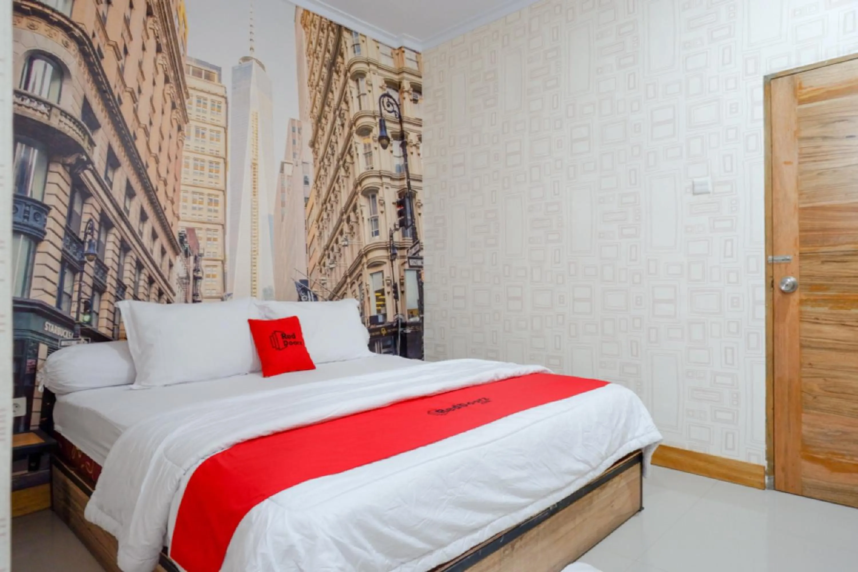 Bedroom, Bed in RedDoorz Syariah near Universitas Negeri Gorontalo 2