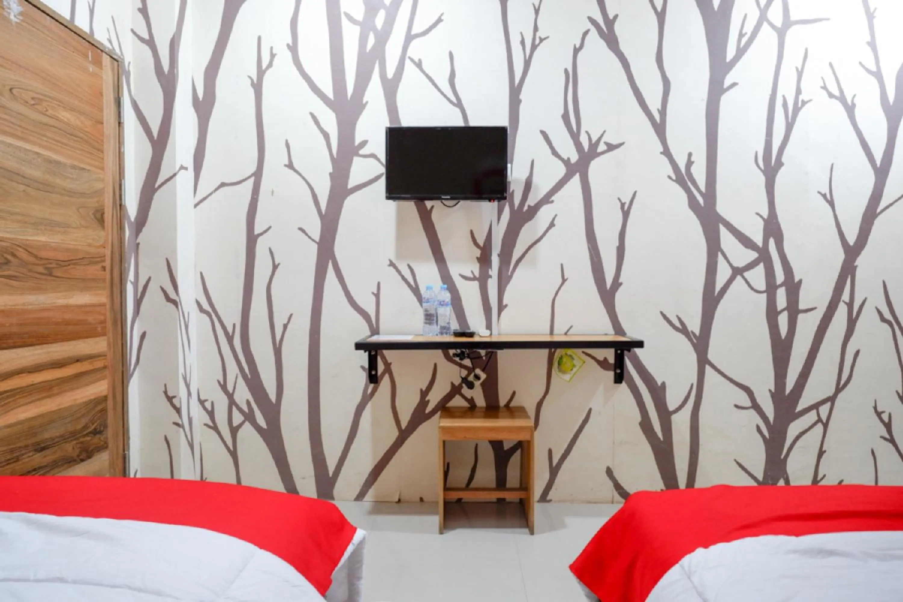 Bedroom, Bed in RedDoorz Syariah near Universitas Negeri Gorontalo 2