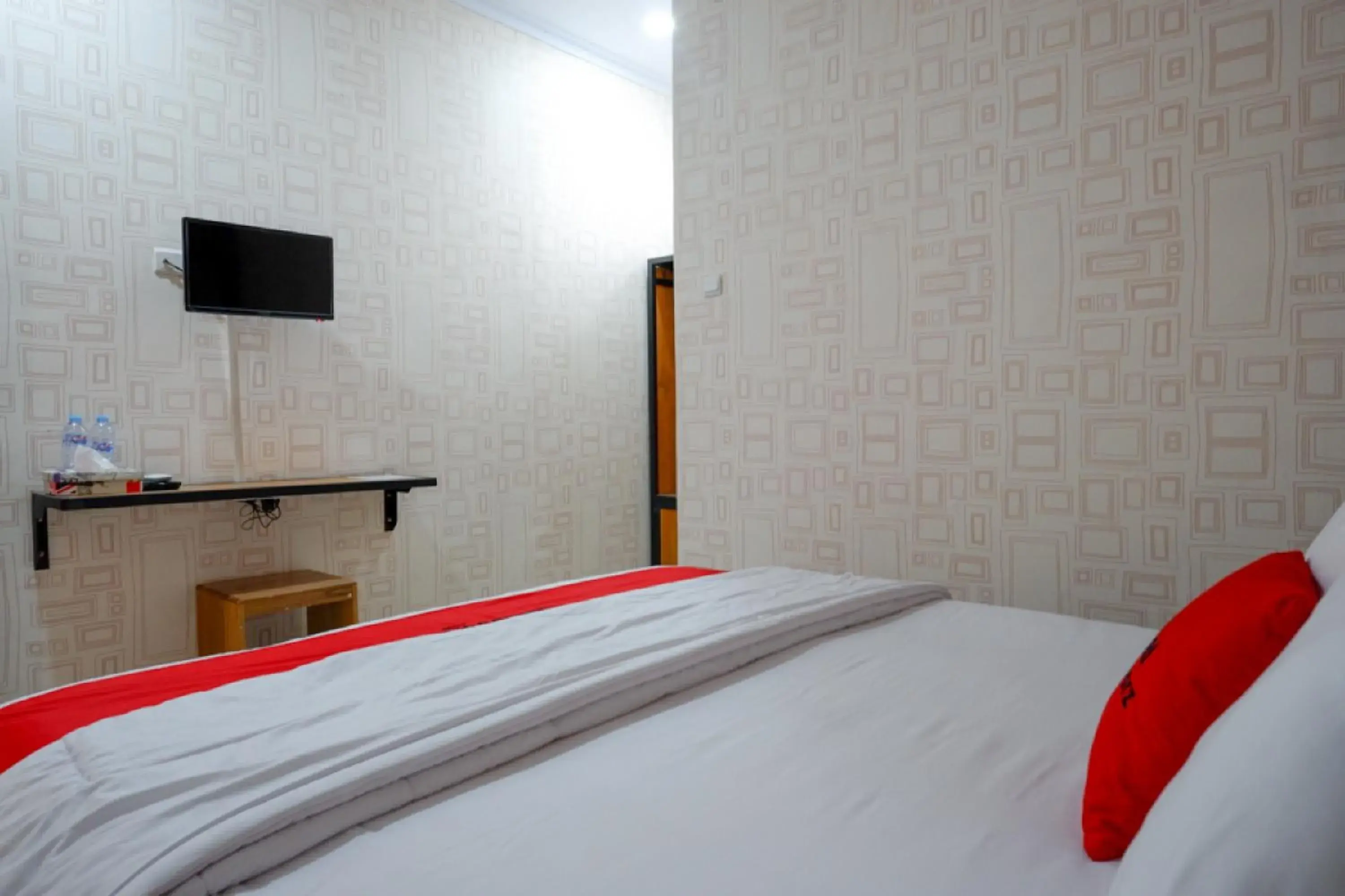 Bedroom, Bed in RedDoorz Syariah near Universitas Negeri Gorontalo 2 Bedroom, Bed in RedDoorz Syariah near Universitas Negeri Gorontalo 2