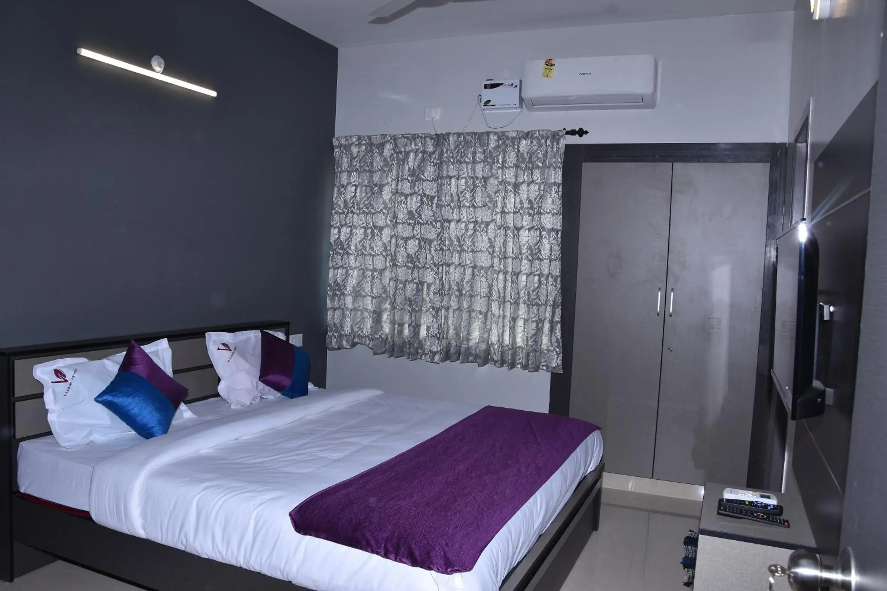 Bed in Viswa Residency by Azalea Bed in Viswa Residency by Azalea