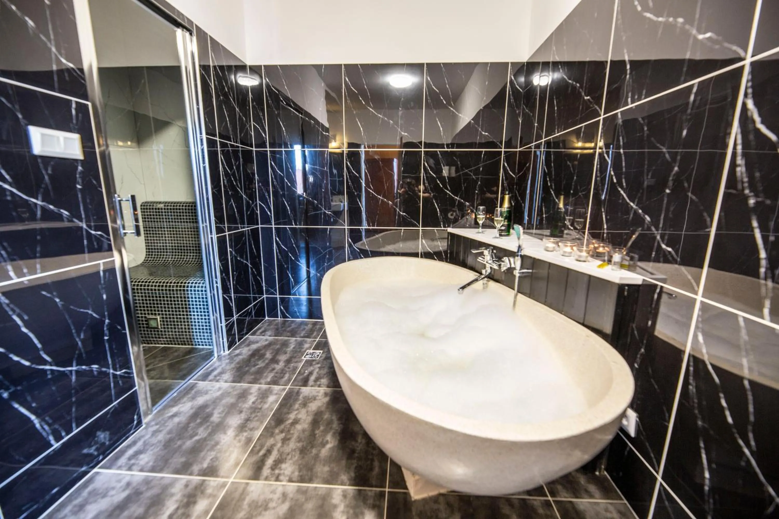 In Spirit, hotel v Rožnovském pivovaru - Pivní Lázně, Wellness & Čokoládovna