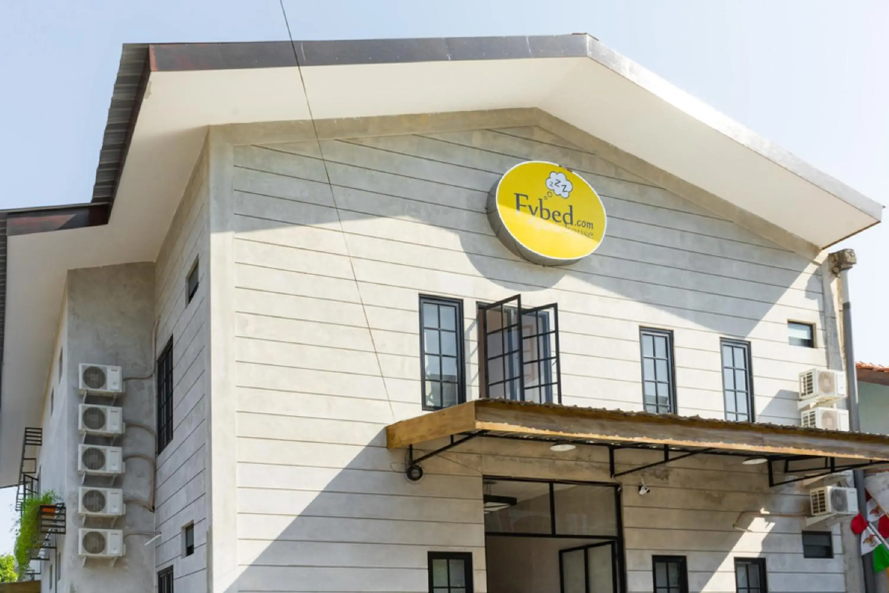 Facade/entrance in RedDoorz near Sam Poo Kong 3 Semarang Facade/entrance in RedDoorz near Sam Poo Kong 3 Semarang