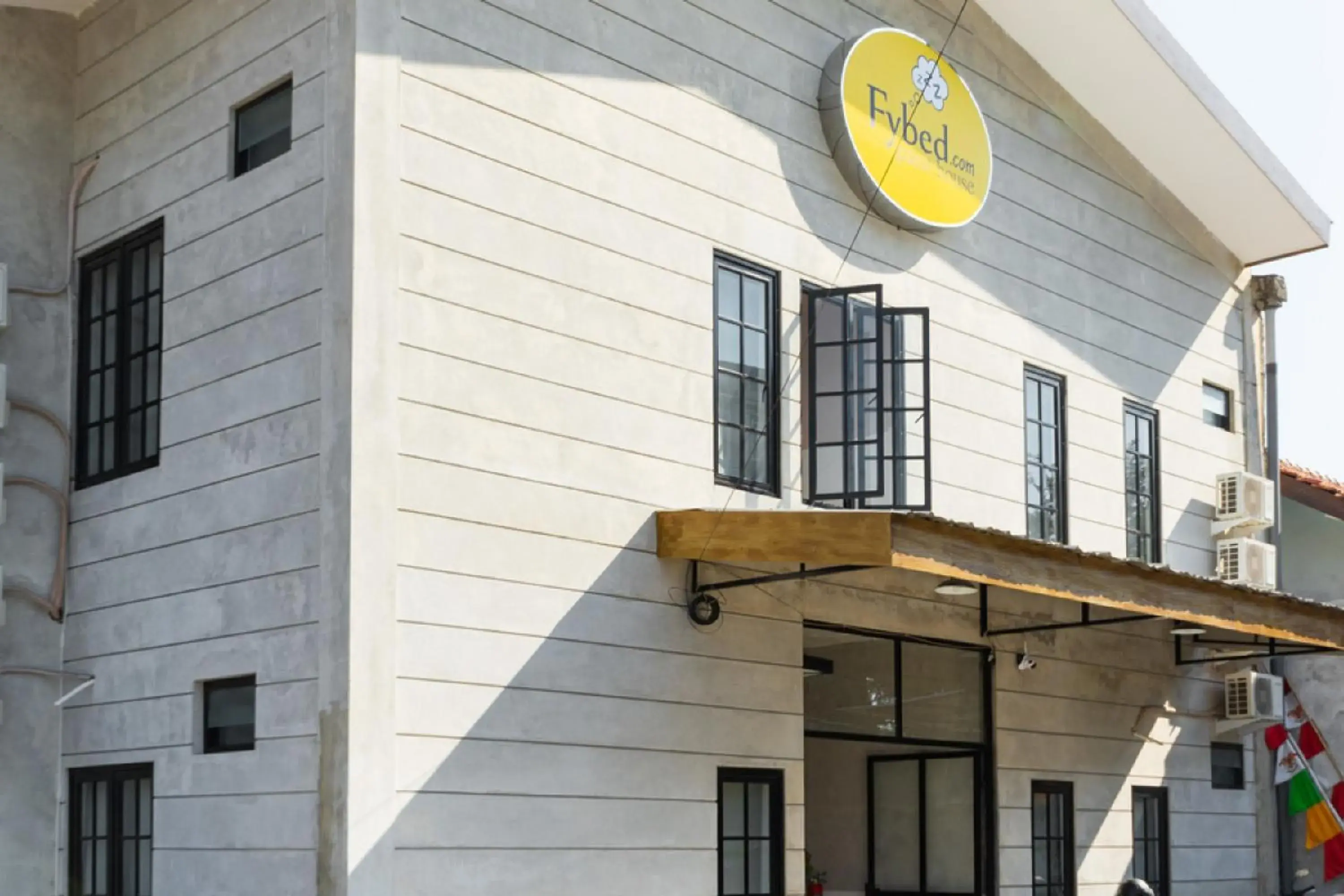 Facade/entrance in RedDoorz near Sam Poo Kong 3 Semarang Facade/entrance in RedDoorz near Sam Poo Kong 3 Semarang