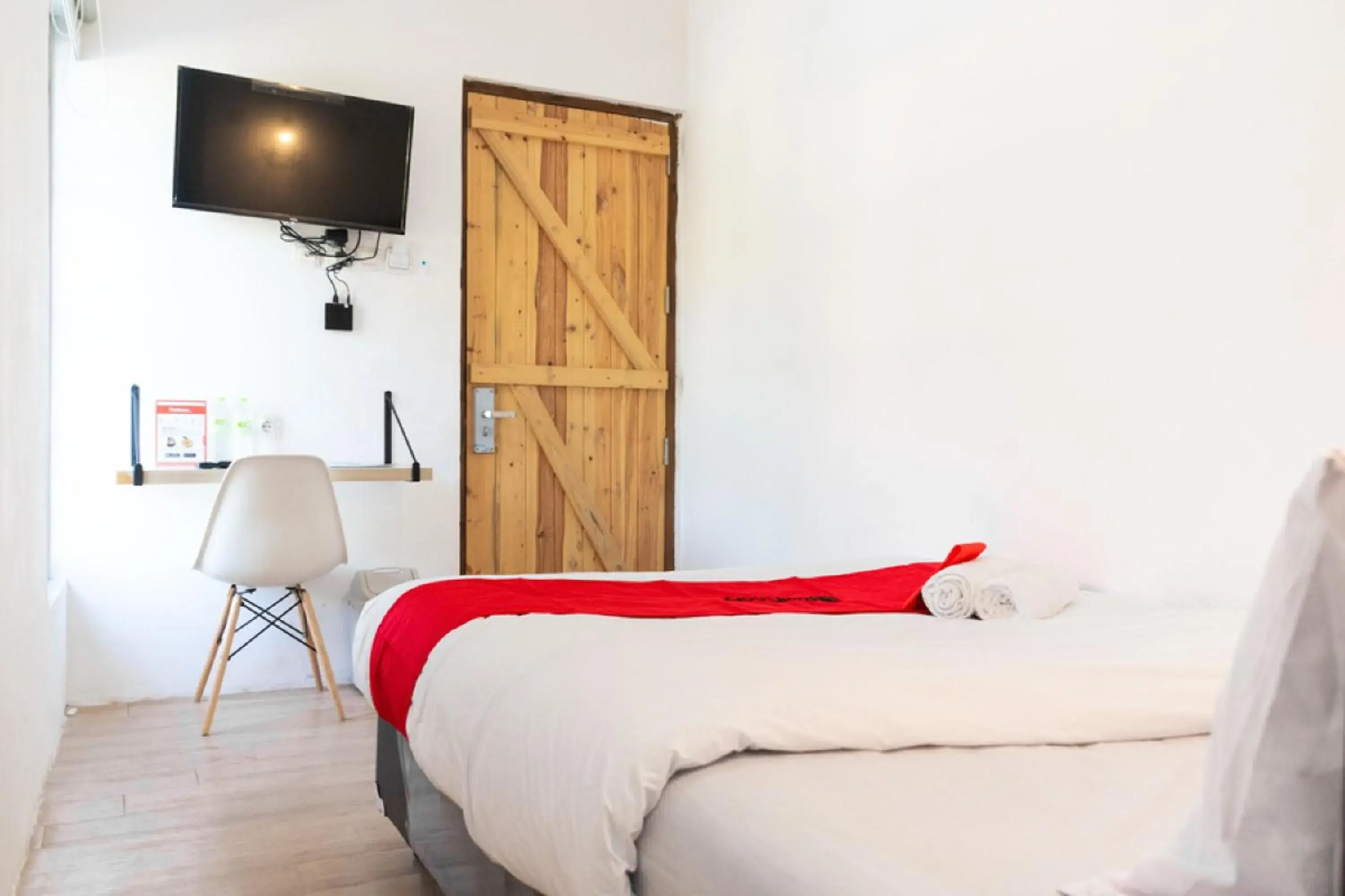 Bedroom, Bed in RedDoorz near Sam Poo Kong 3 Semarang Bedroom, Bed in RedDoorz near Sam Poo Kong 3 Semarang