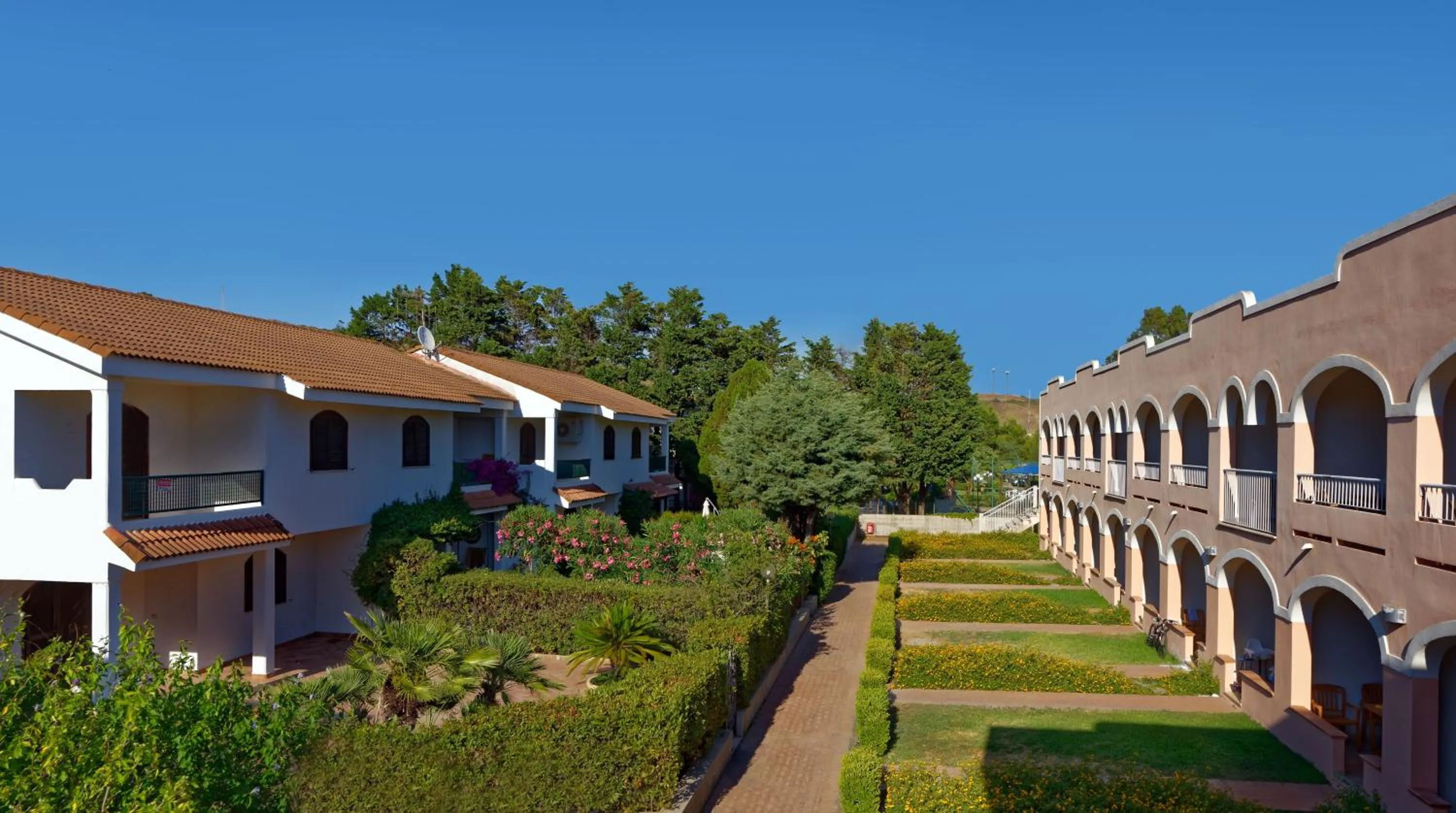 Property building in Santa Monica Resort
