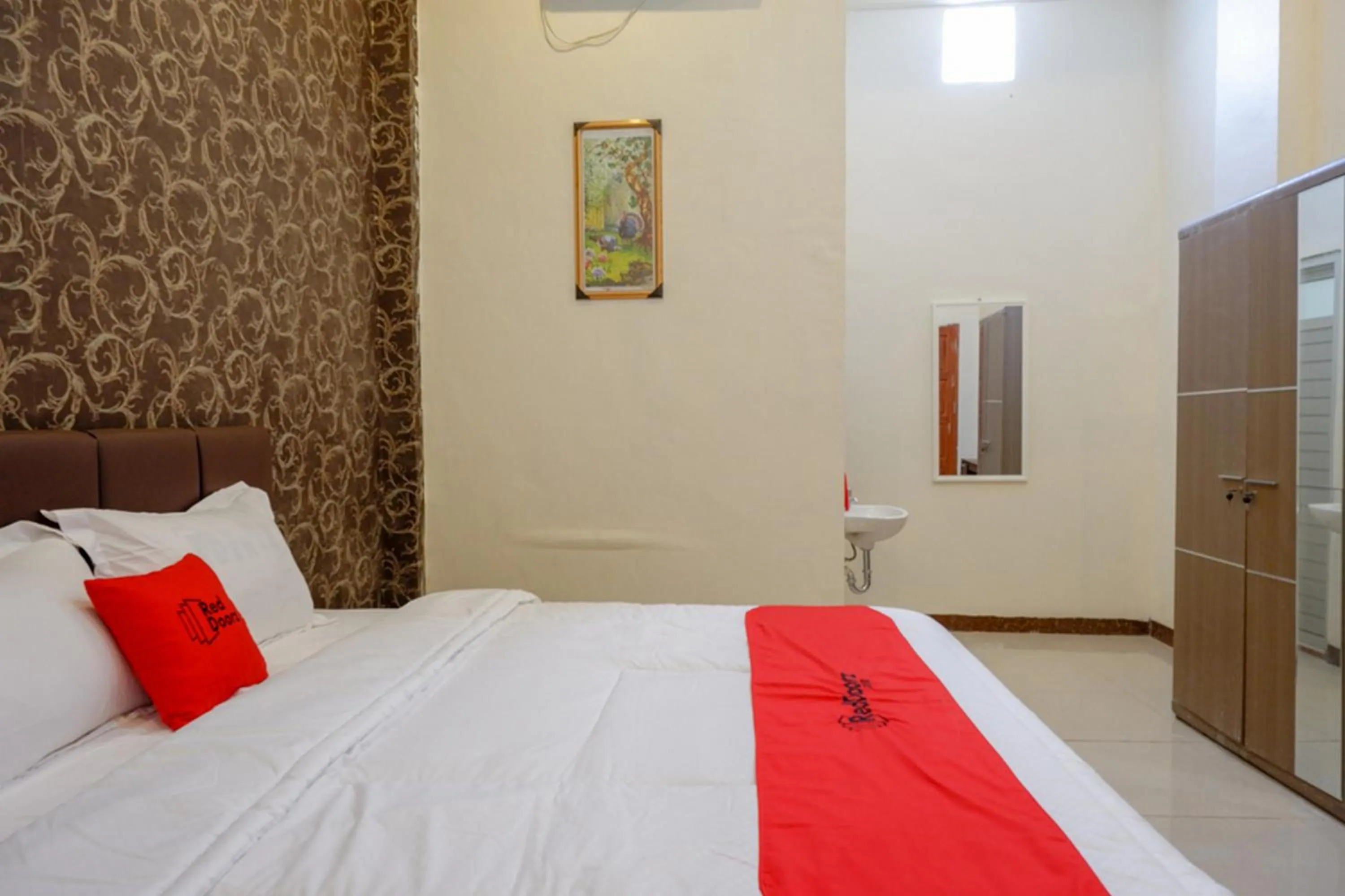 Bed in RedDoorz @ Jalan Pattimura Palu