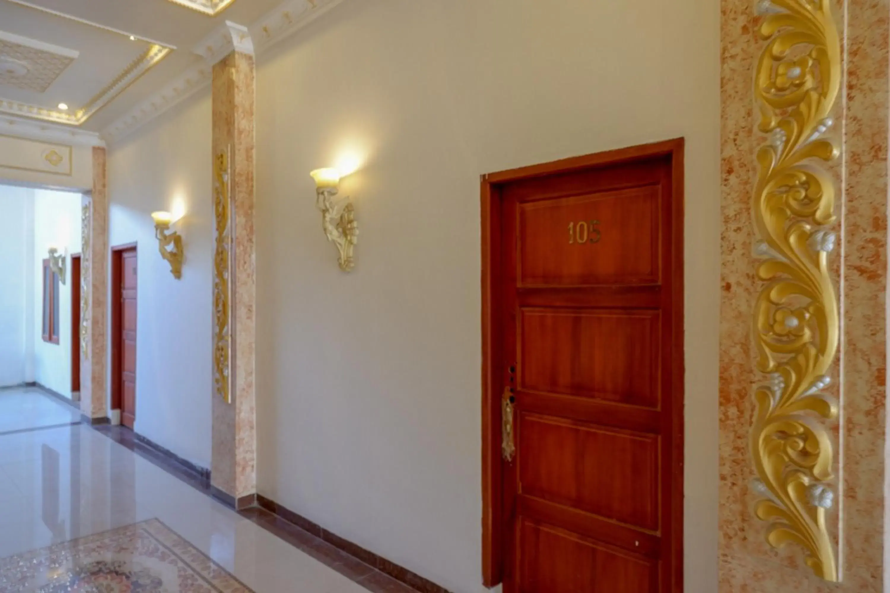 Facade/entrance in RedDoorz @ Jalan Pattimura Palu Facade/entrance in RedDoorz @ Jalan Pattimura Palu