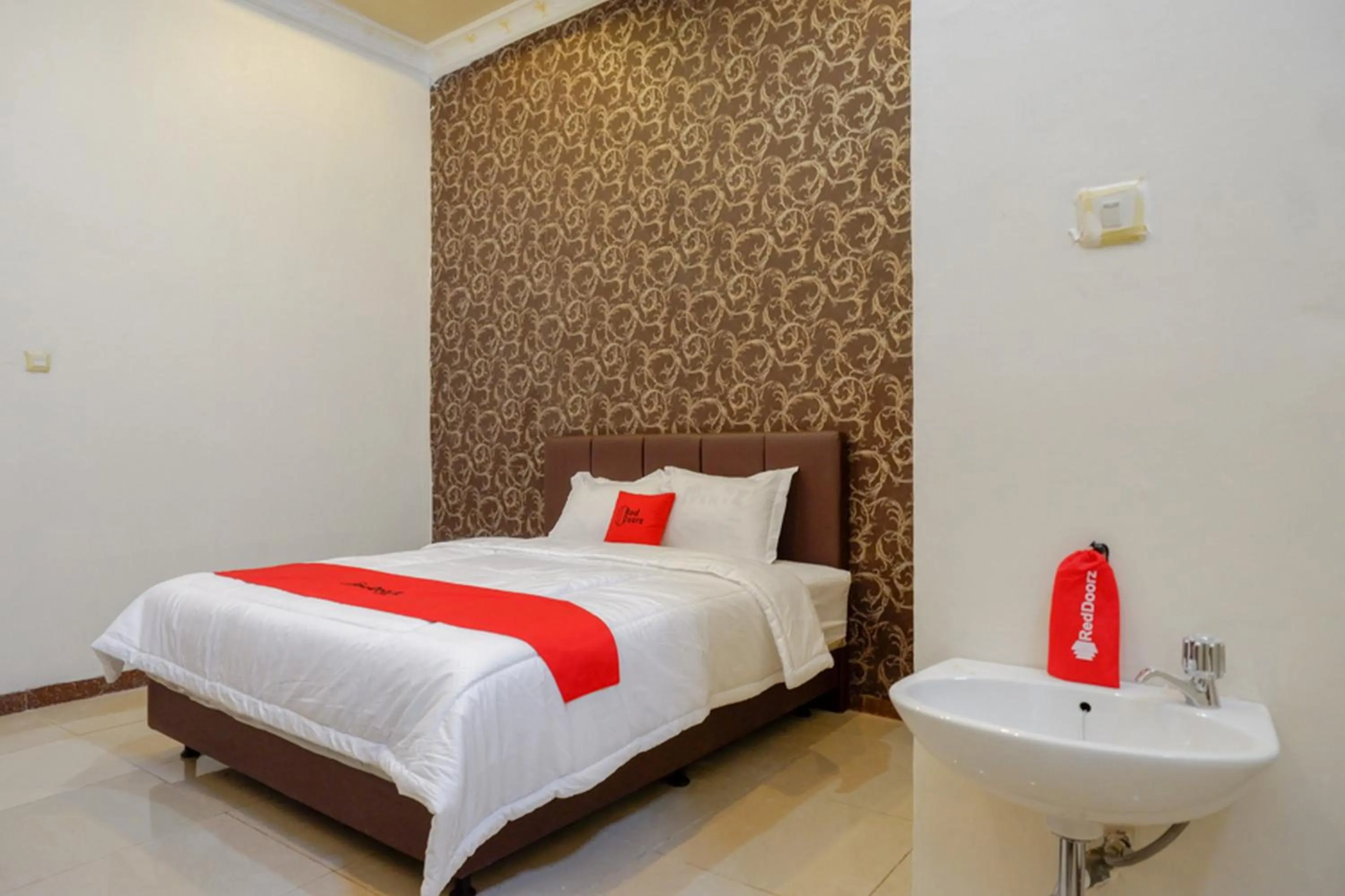 Bedroom in RedDoorz @ Jalan Pattimura Palu