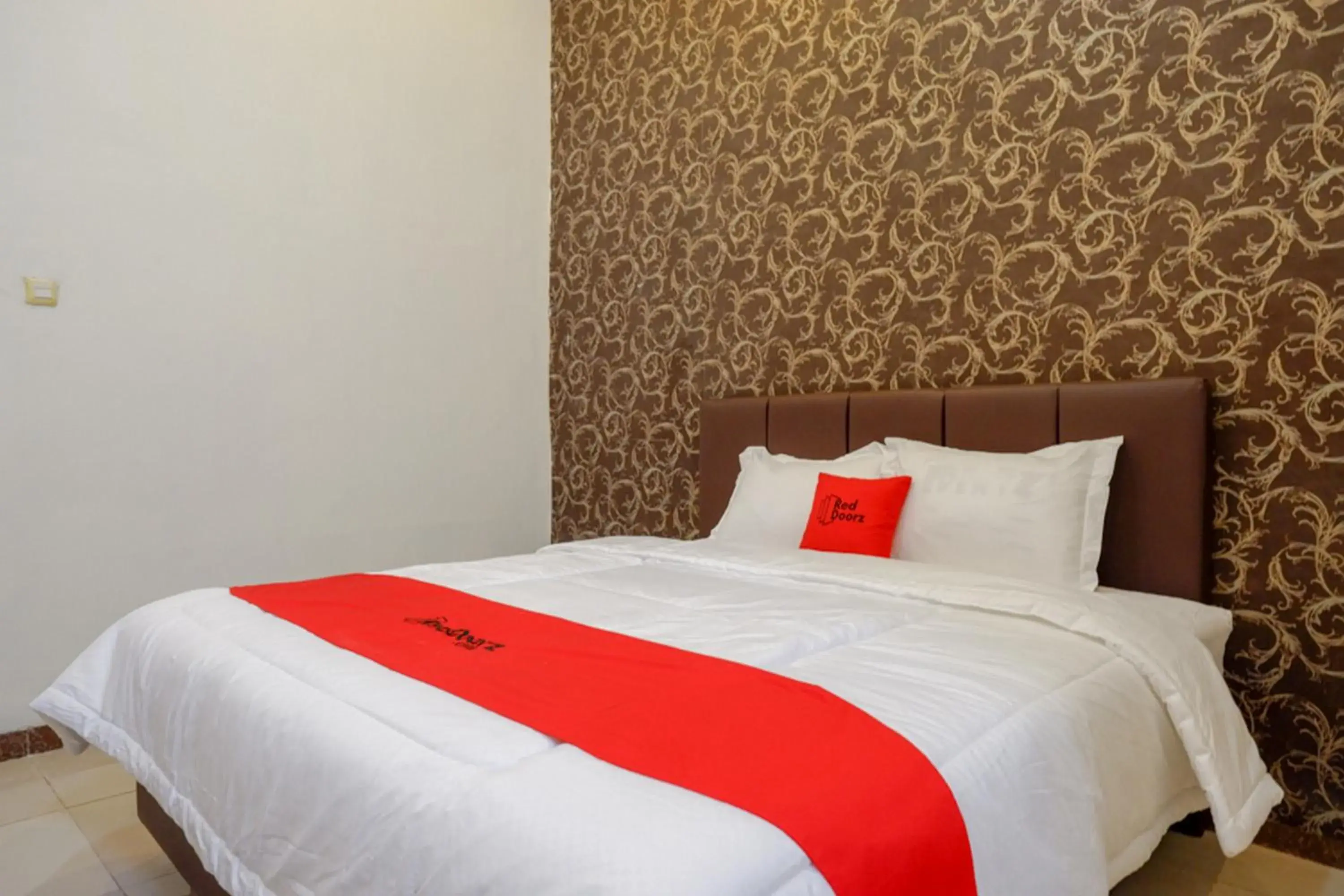 Bedroom, Bed in RedDoorz @ Jalan Pattimura Palu Bedroom, Bed in RedDoorz @ Jalan Pattimura Palu