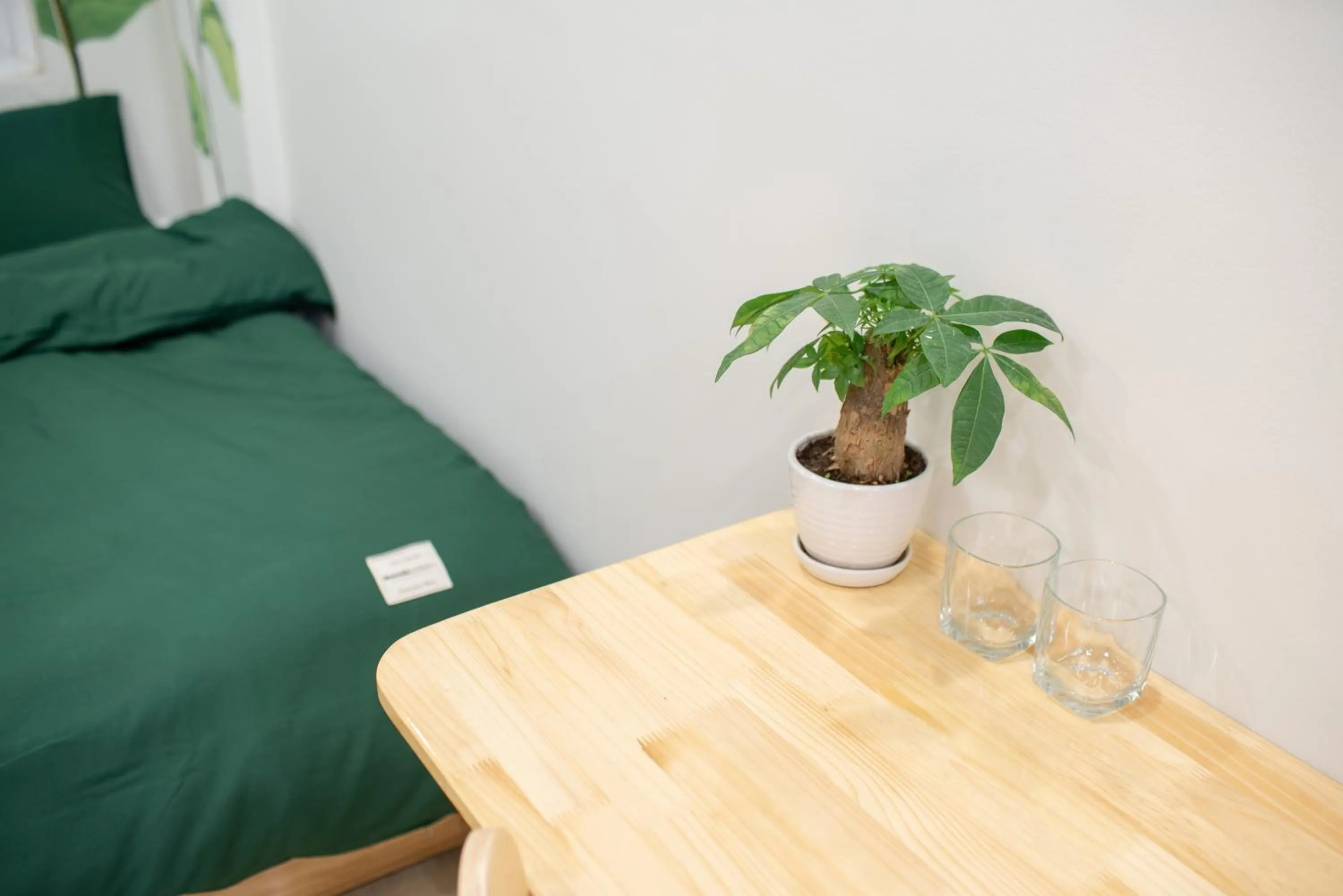 Dining area, Bed in Graffiti Hotel