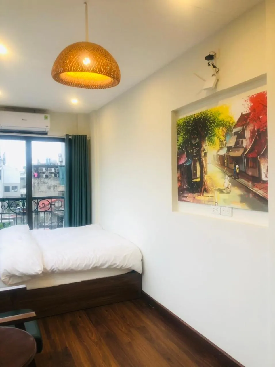 Photo of the whole room, Bed in Graffiti Hotel