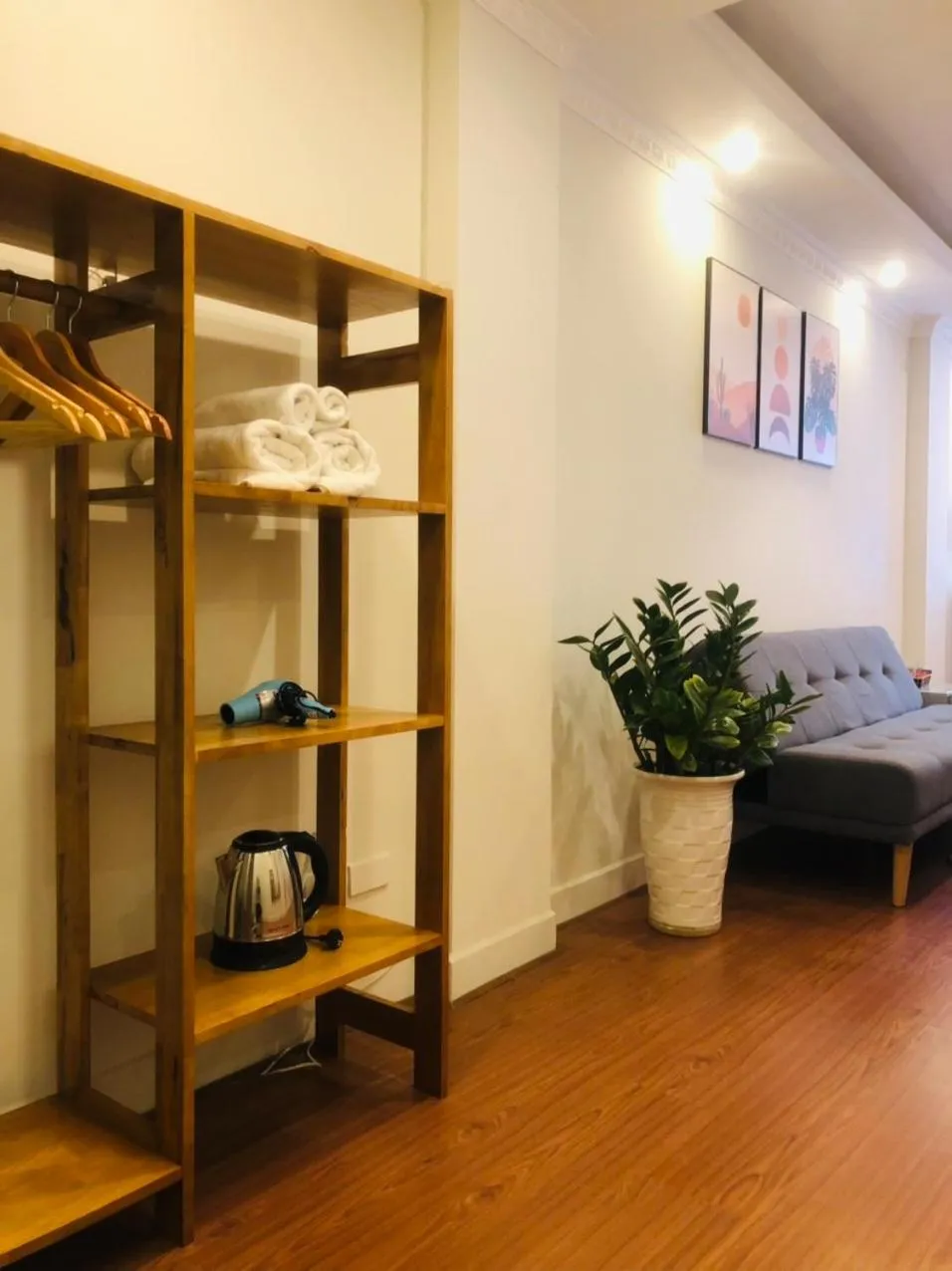 Seating area, Bed in Graffiti Hotel