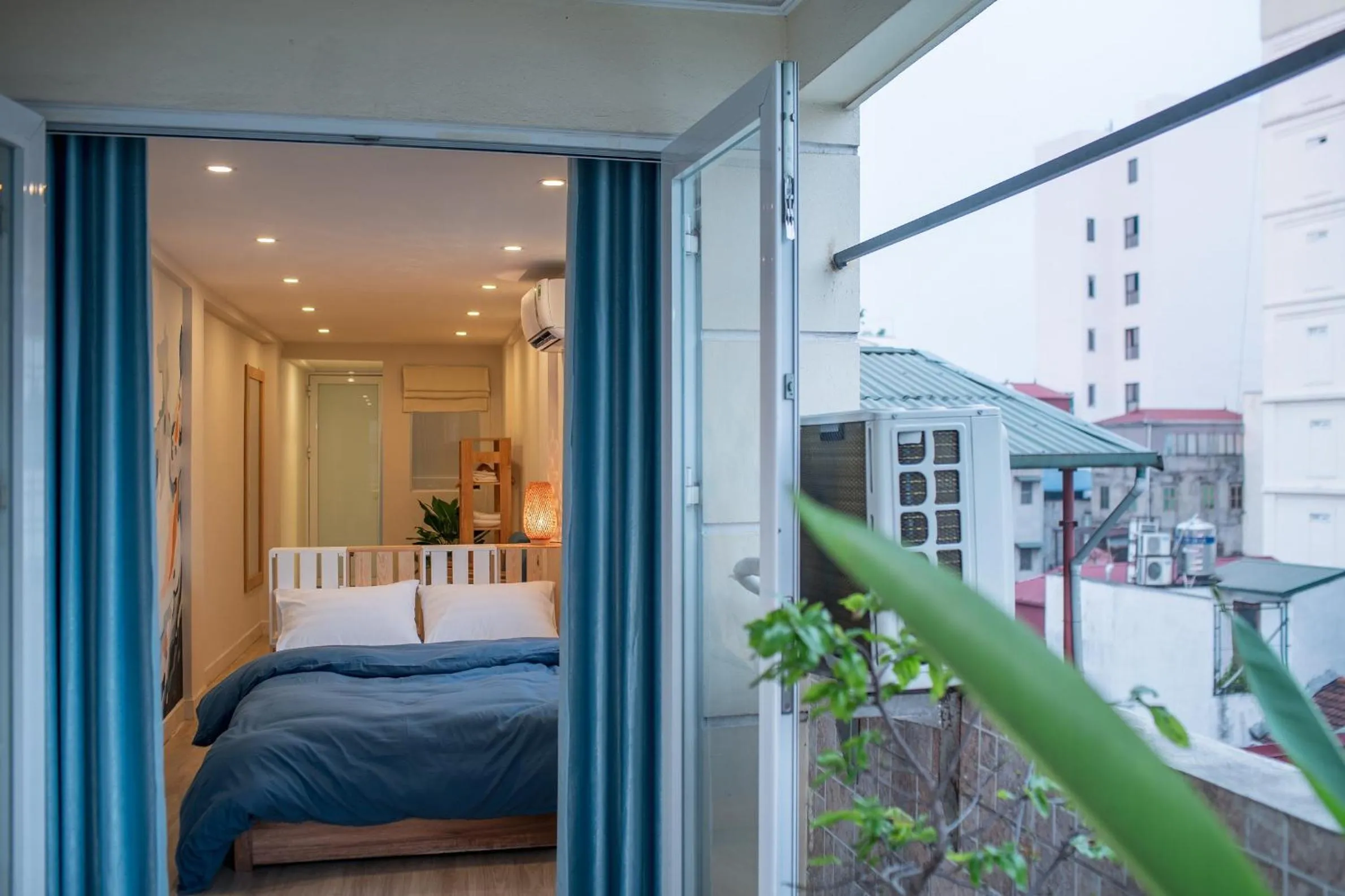 Balcony/Terrace, Bed in Graffiti Hotel