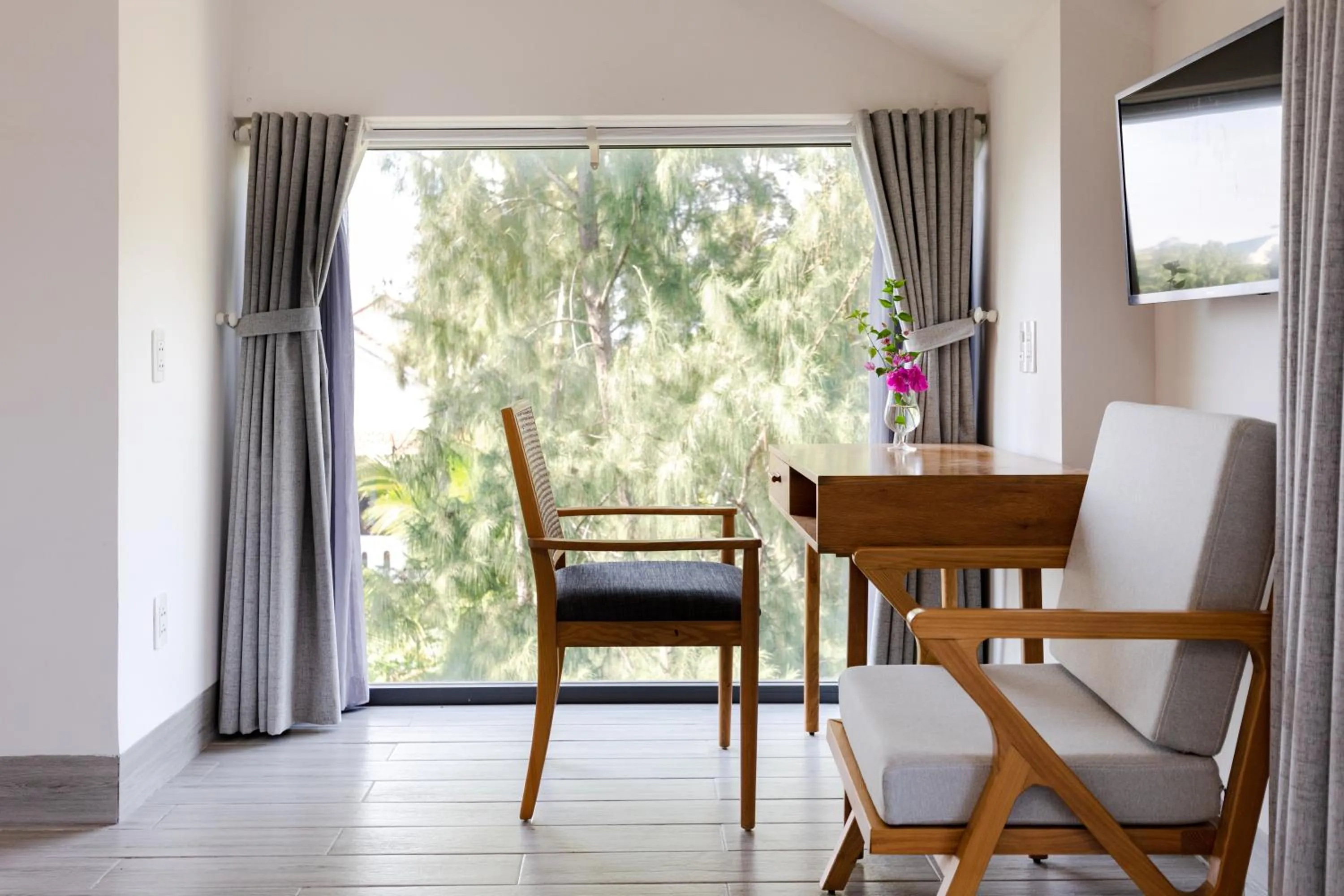 Seating area in The Watermark Beachside Hotel