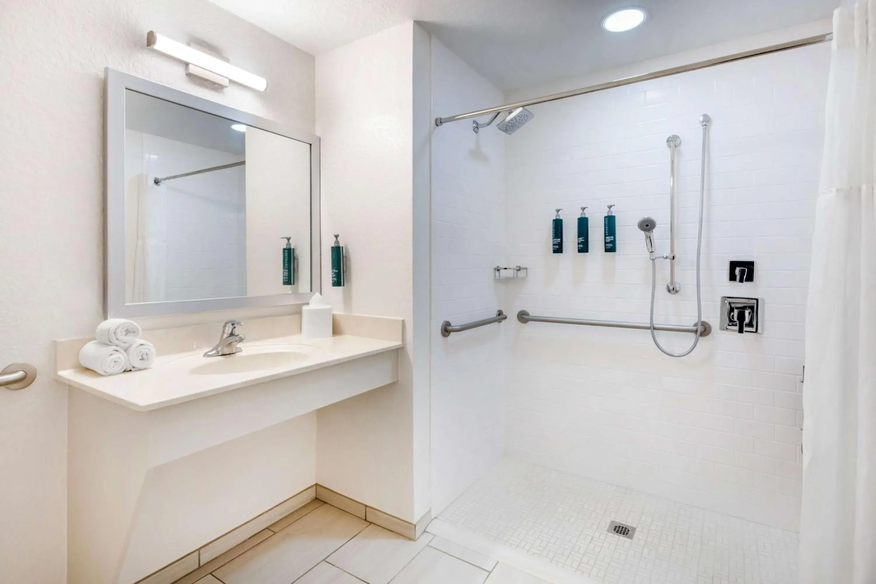 Shower in Hilton Vacation Club The Cove on Ormond Beach Shower in Hilton Vacation Club The Cove on Ormond Beach