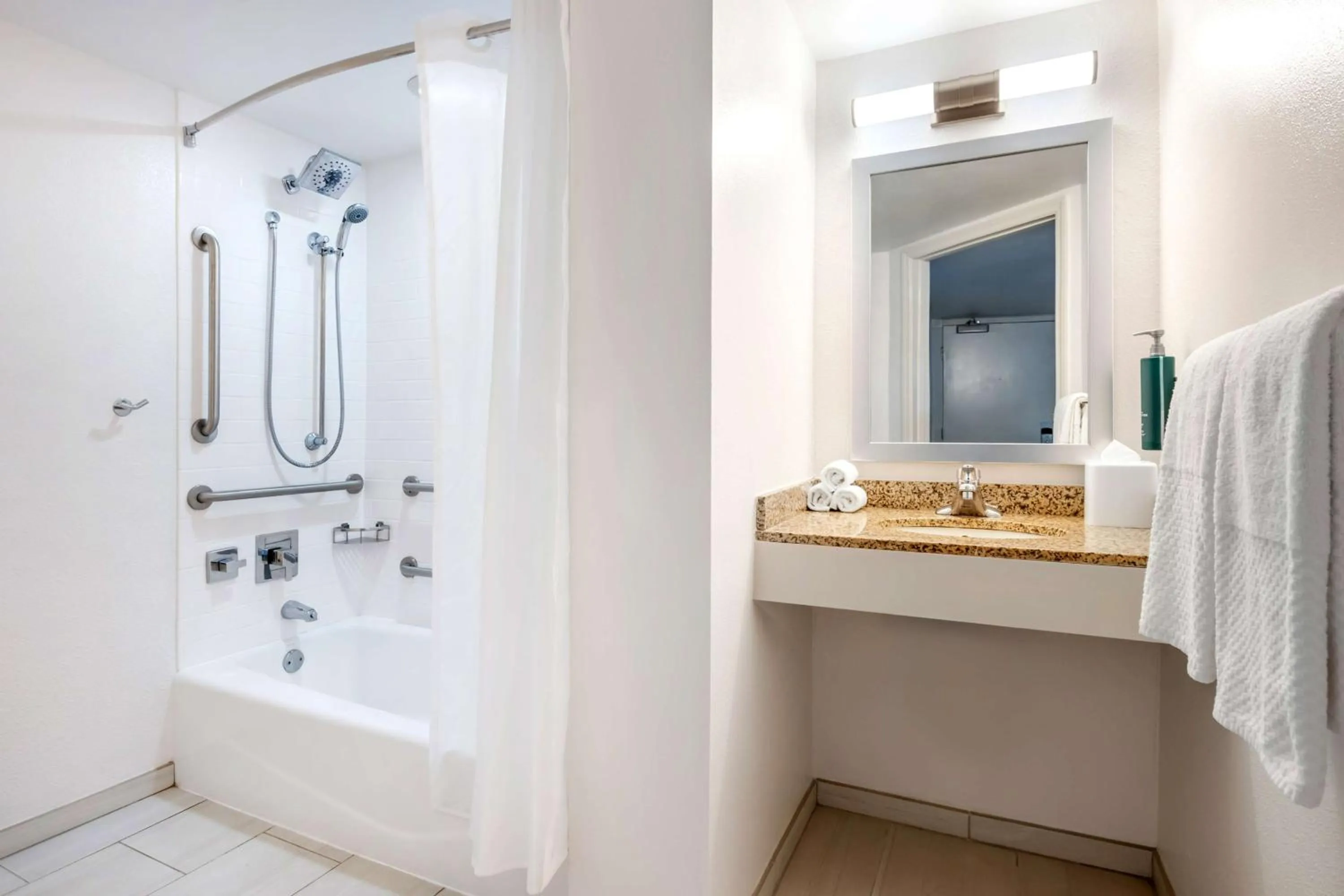 Shower in Hilton Vacation Club The Cove on Ormond Beach