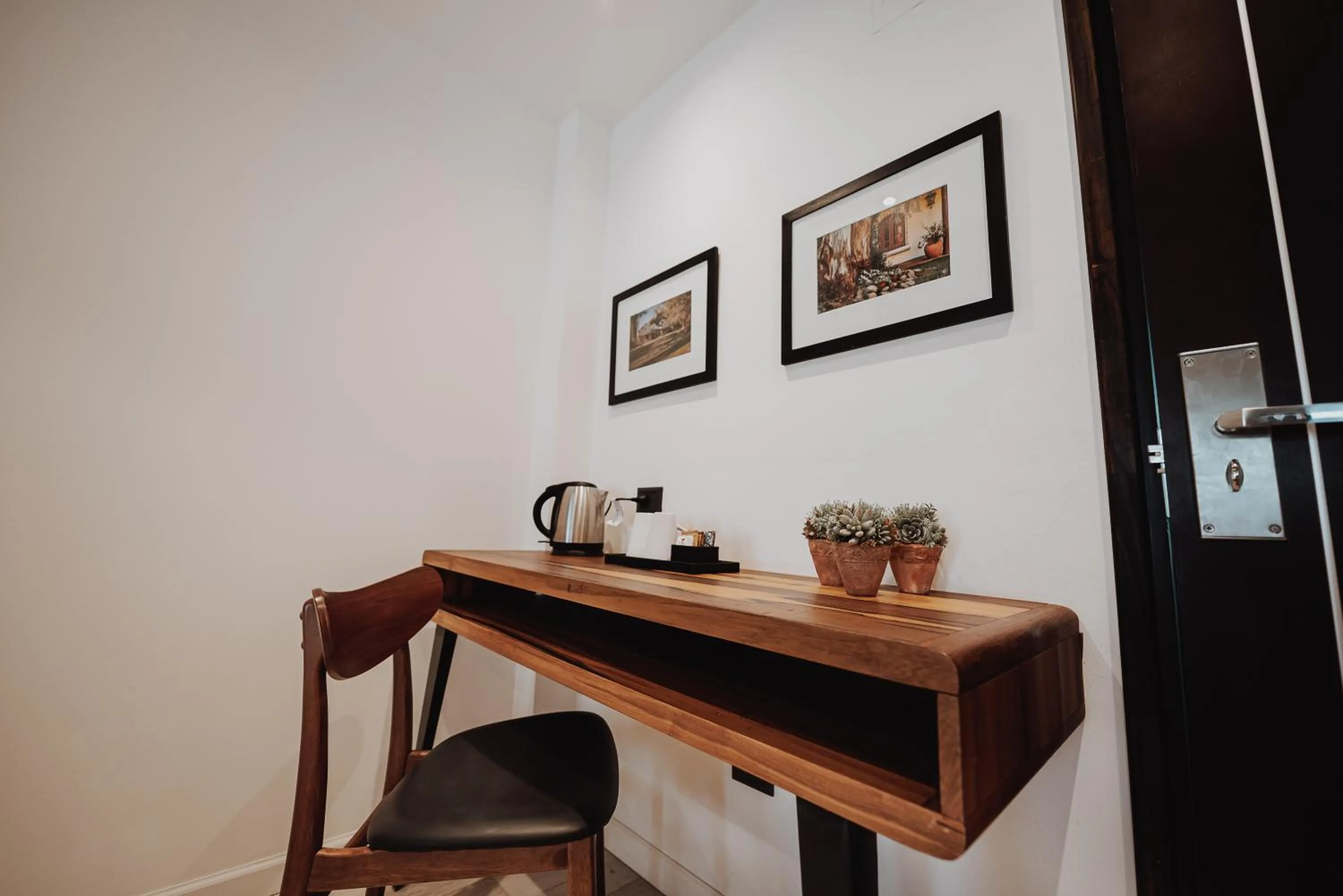 Coffee/tea facilities in La Urumpta Hotel, AKEN MIND