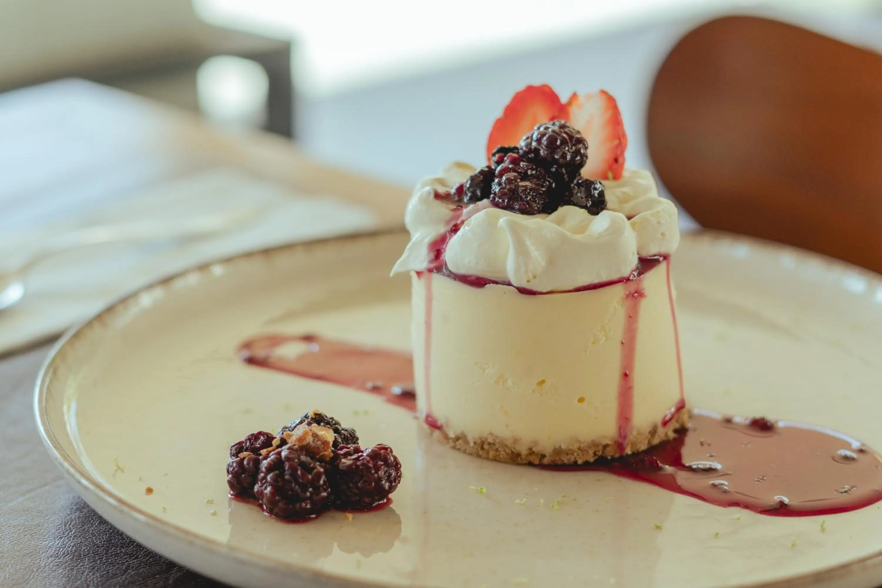 Restaurant/places to eat in La Urumpta Hotel, AKEN MIND